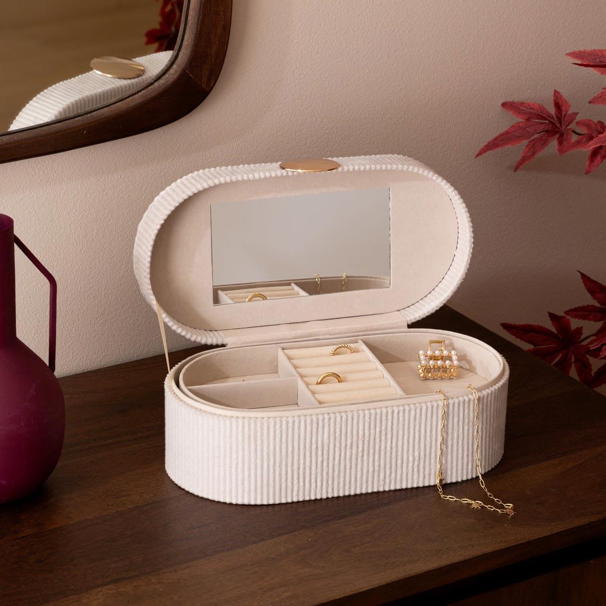 Voir la diapositive 5 : ATMOSPHERA Boîte à bijoux en velours  enya  25cm beige