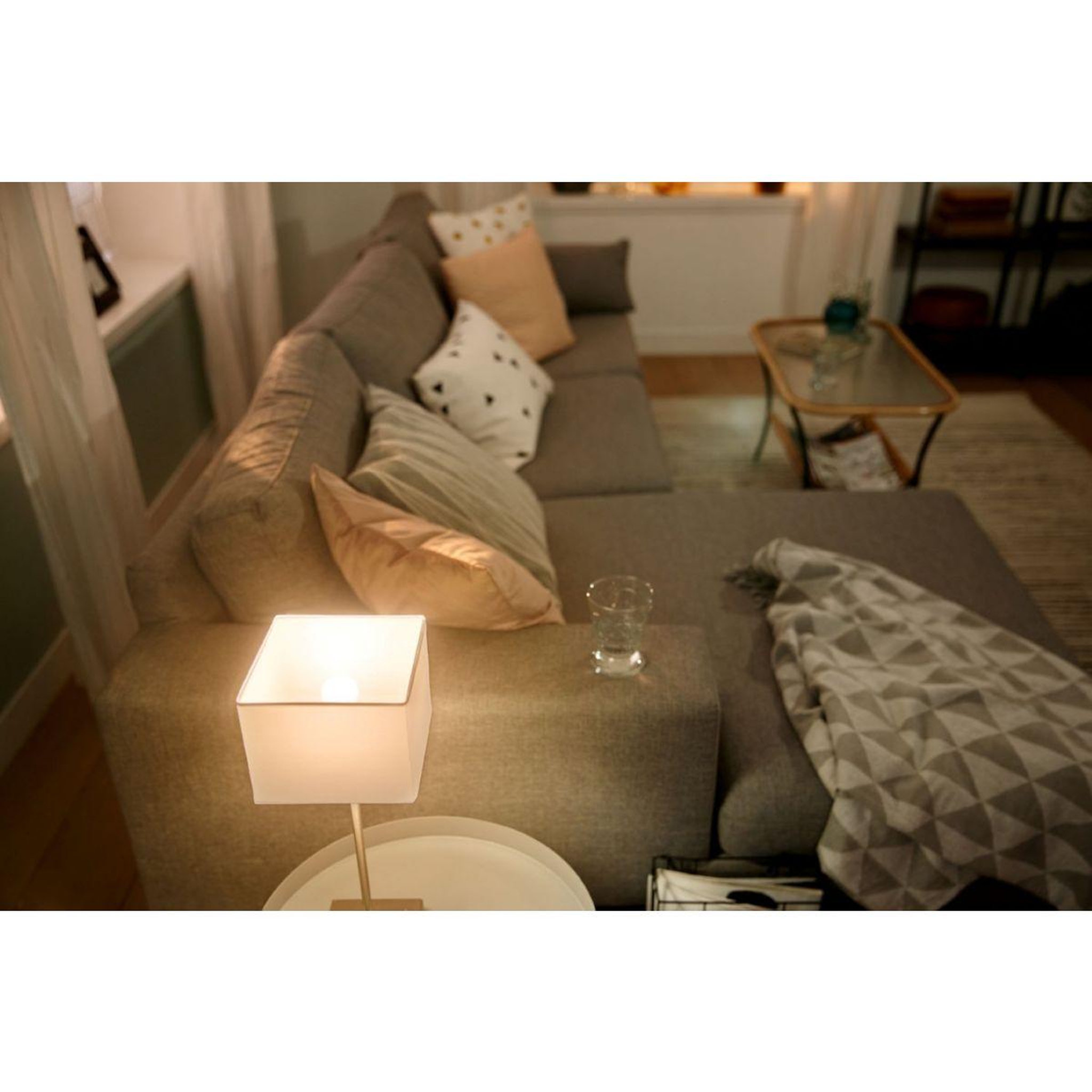 Voir la diapositive 2 : PHILIPS HUE Ampoule led connectée e14 white sphérique