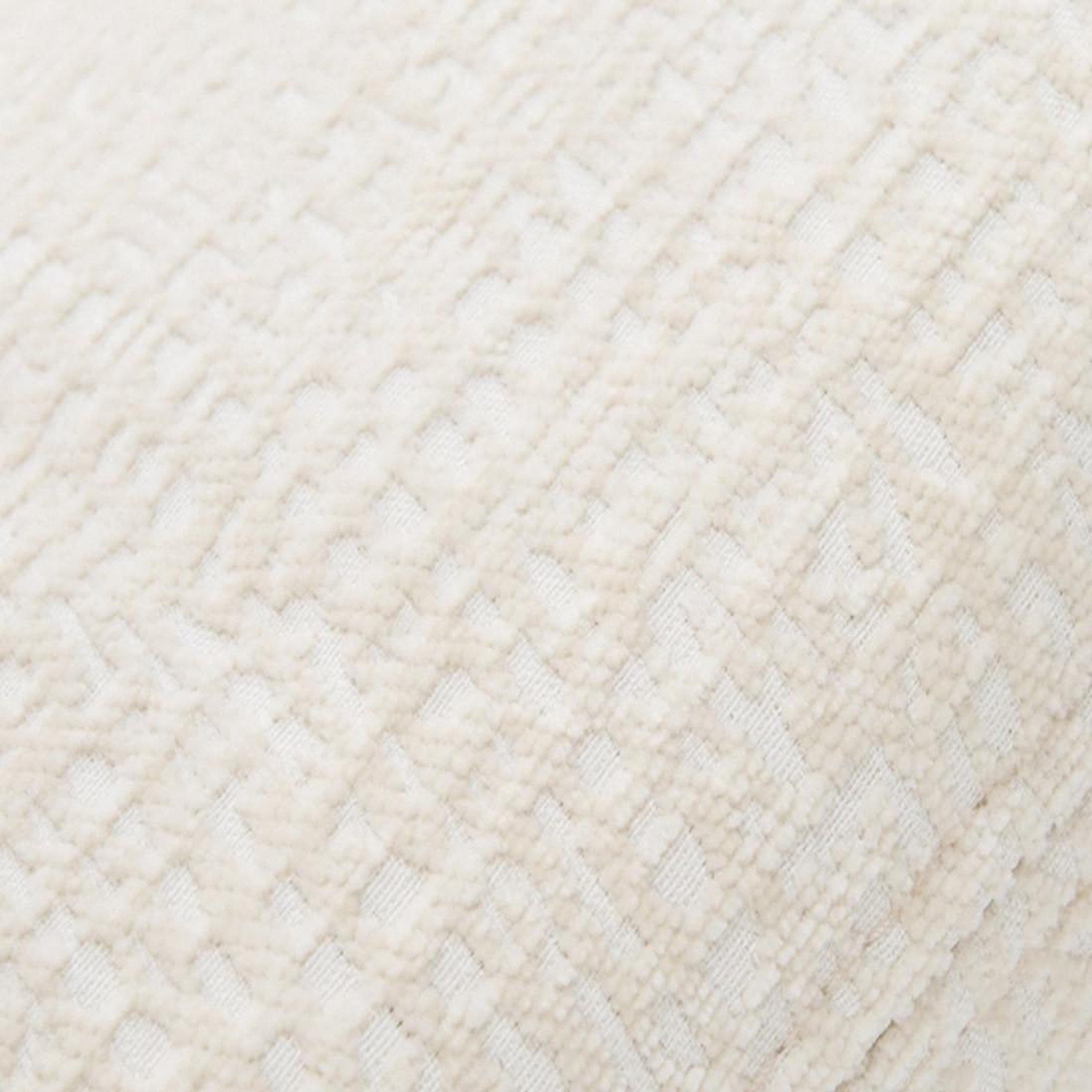 Voir la diapositive 5 : LISA DESIGN Bastille - pouf en tissu velours relief