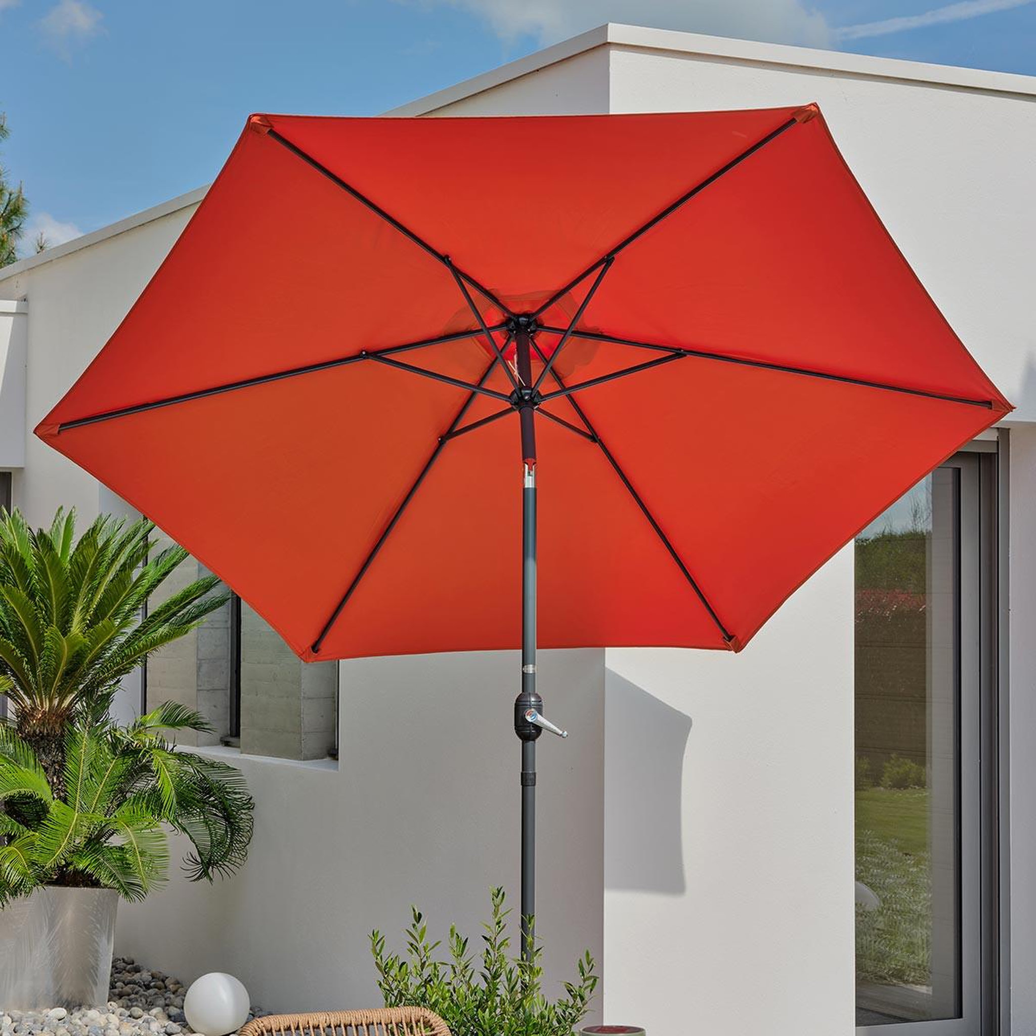 Voir la diapositive 2 : DCB GARDEN Parasol Inclinable à Manivelle  Marbella  270cm Terracotta