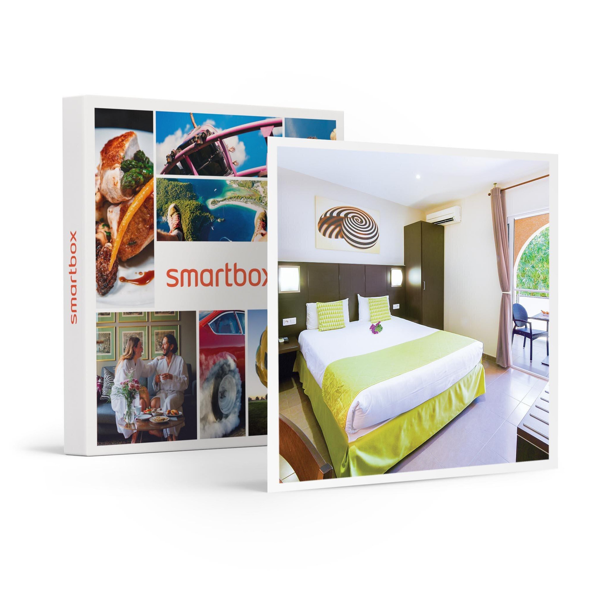 Voir la diapositive 1 : Smartbox Escapade corse de 2 jours en hôtel 4* avec champagne - Coffret Cadeau Séjour