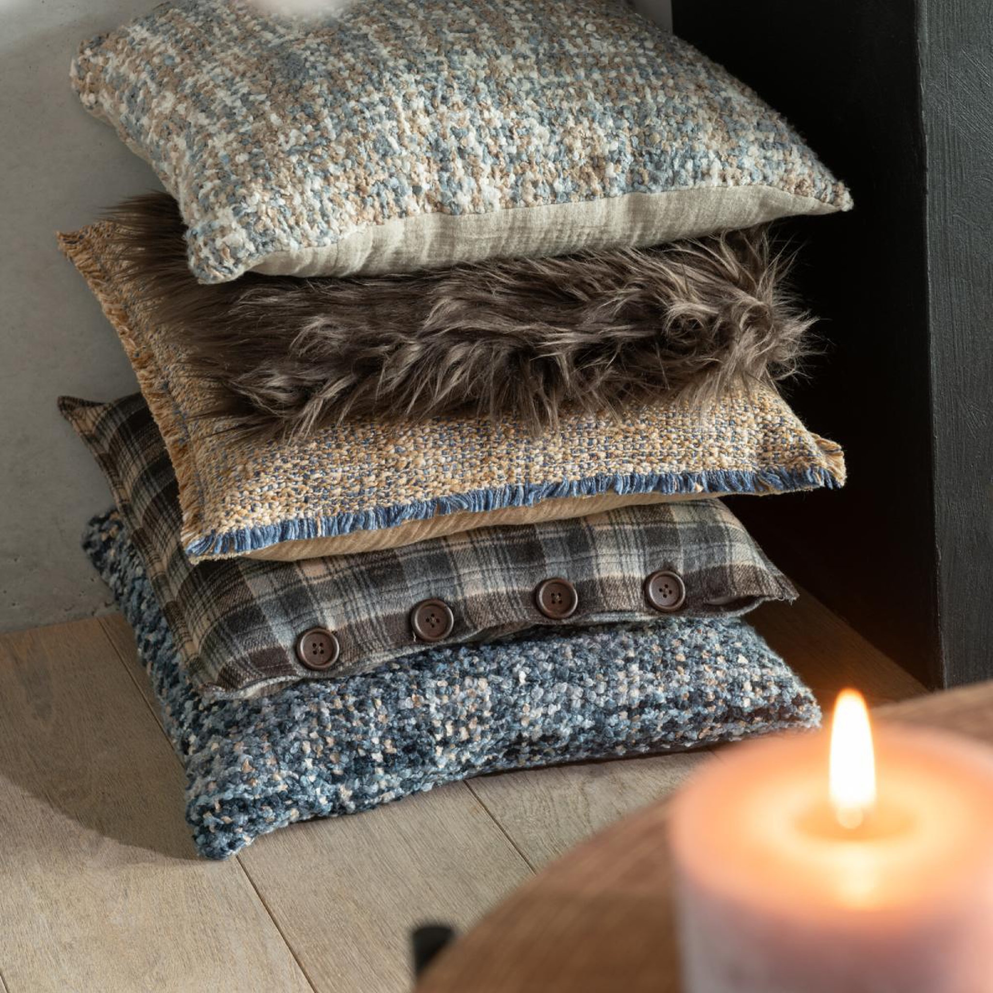 Voir la diapositive 4 : J-LINE Coussin déco  effiloché  45x45cm marron & bleu