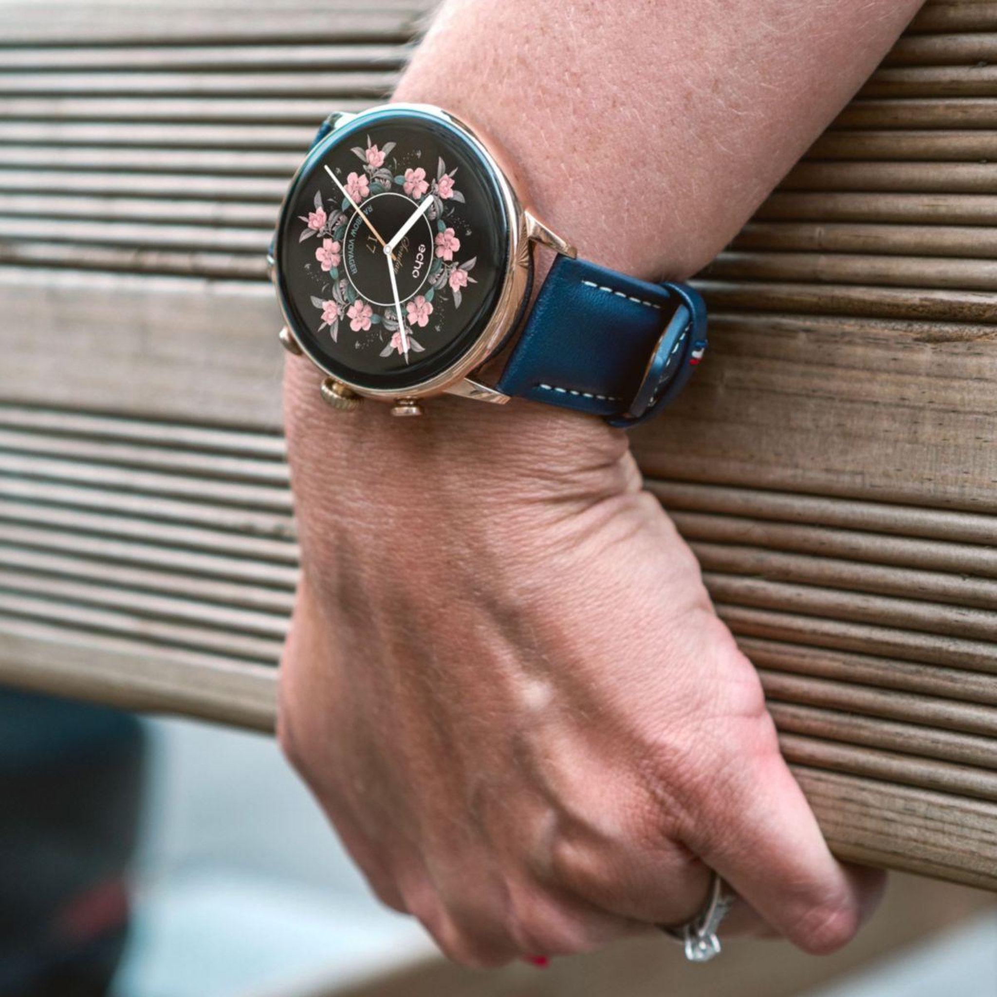 Voir la diapositive 3 : Echo Montre connectée Rainbow Voyager OrRose Silico+Bleu Cuir