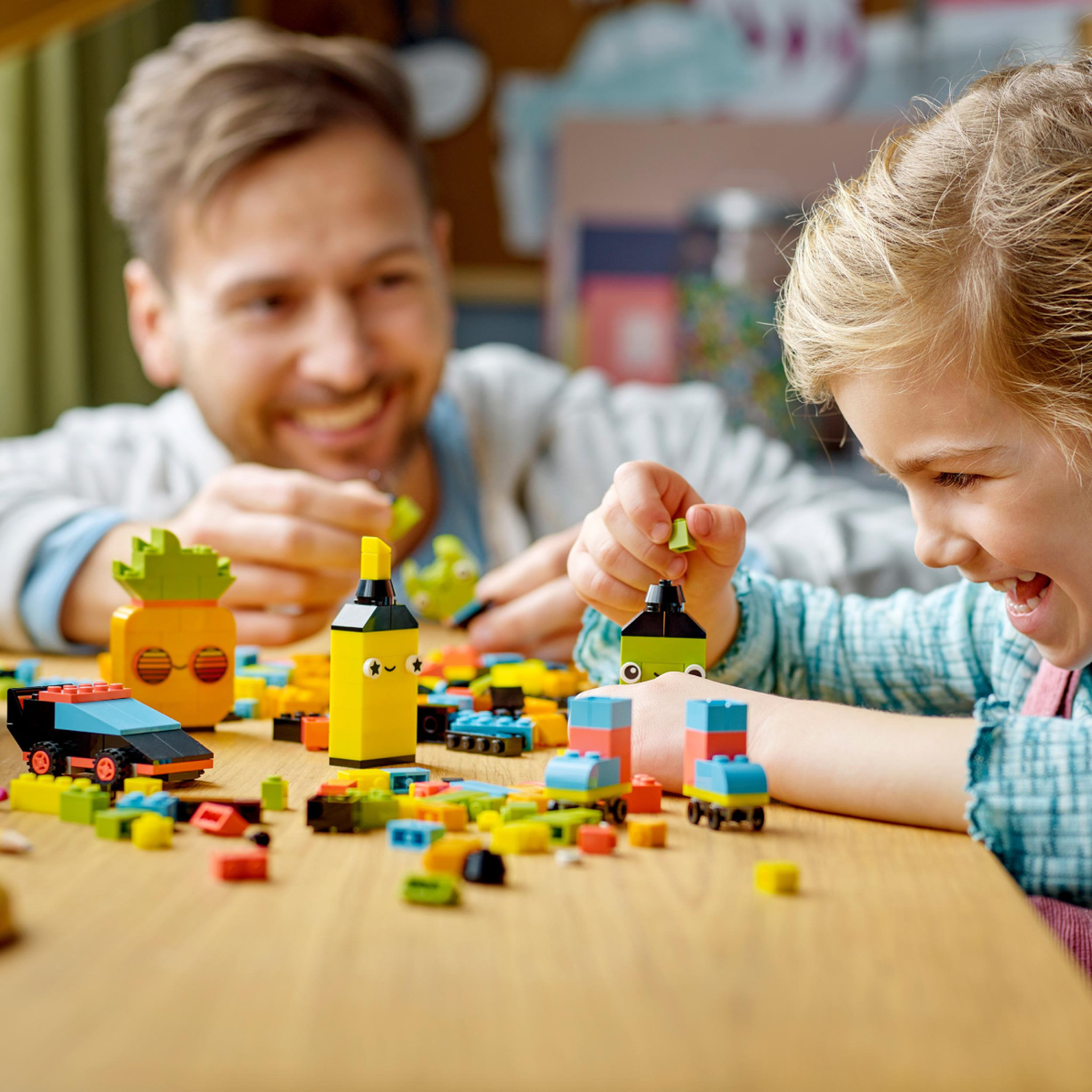 Voir la diapositive 8 : LEGO Classic 11027 - L&rsquo;amusement créatif fluo