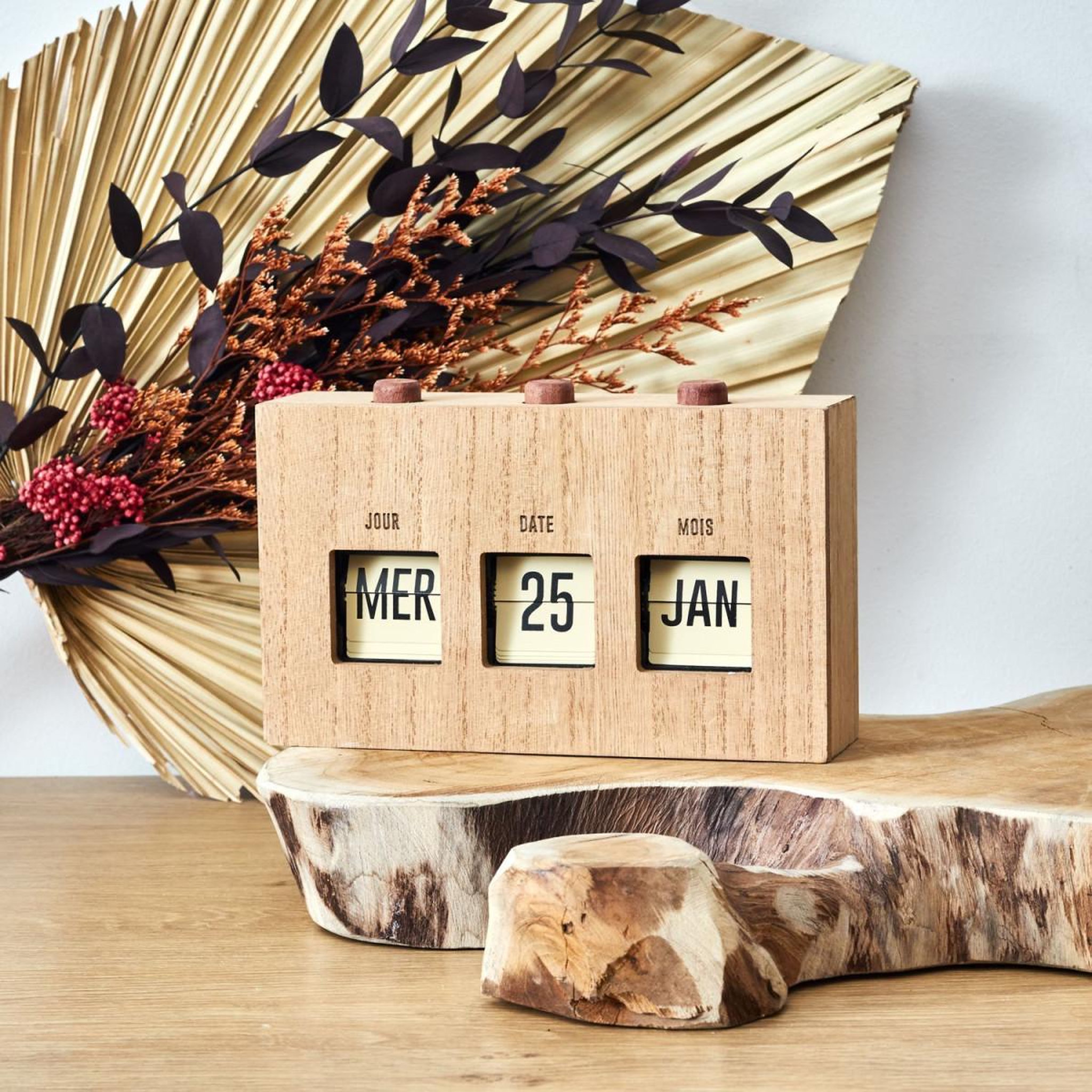 Voir la diapositive 4 : The Home Deco Factory Calendrier perpétuel  flip flap  19cm naturel