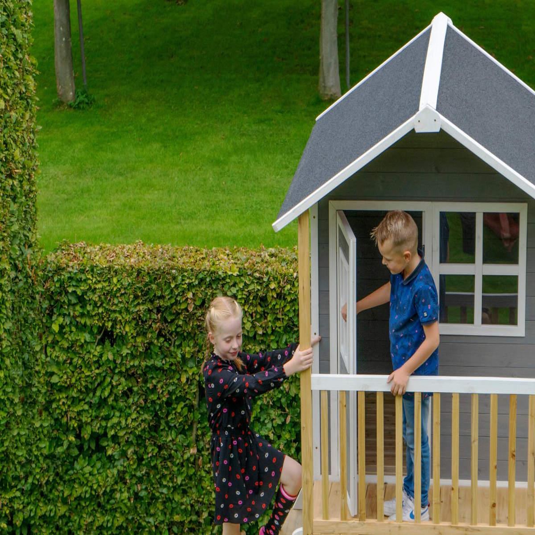 Voir la diapositive 5 : EXIT TOYS Maisonnette en bois pour enfants loft 300 gris - exit toys