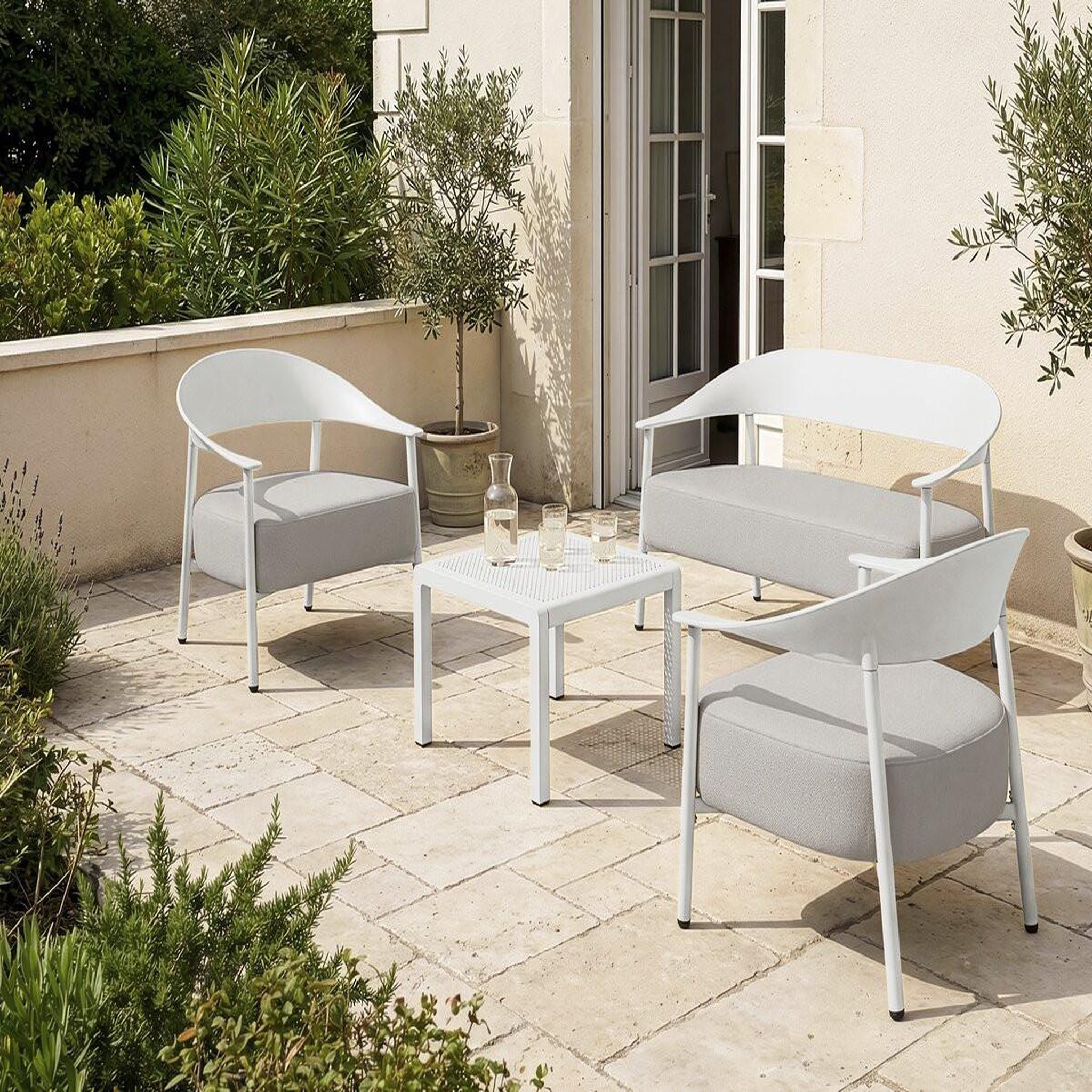 Voir la diapositive 2 : Habitat et Jardin Salon de jardin en métal et plastique  céora  - 4 places - blanc