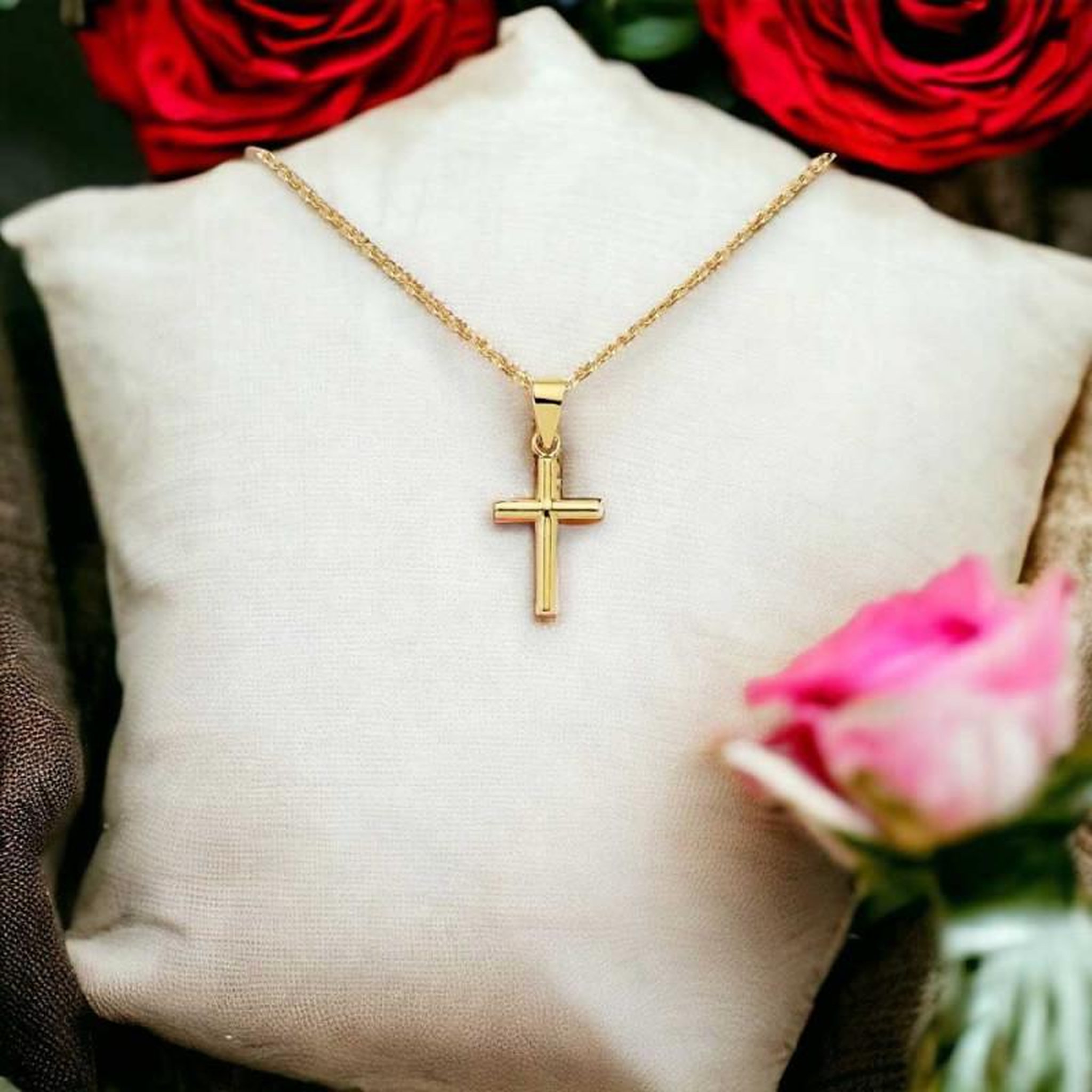 Voir la diapositive 3 : L'ATELIER D'AZUR Collier - Médaille Croix Or 18 Carats 750/000 Jaune - Chaine Dorée