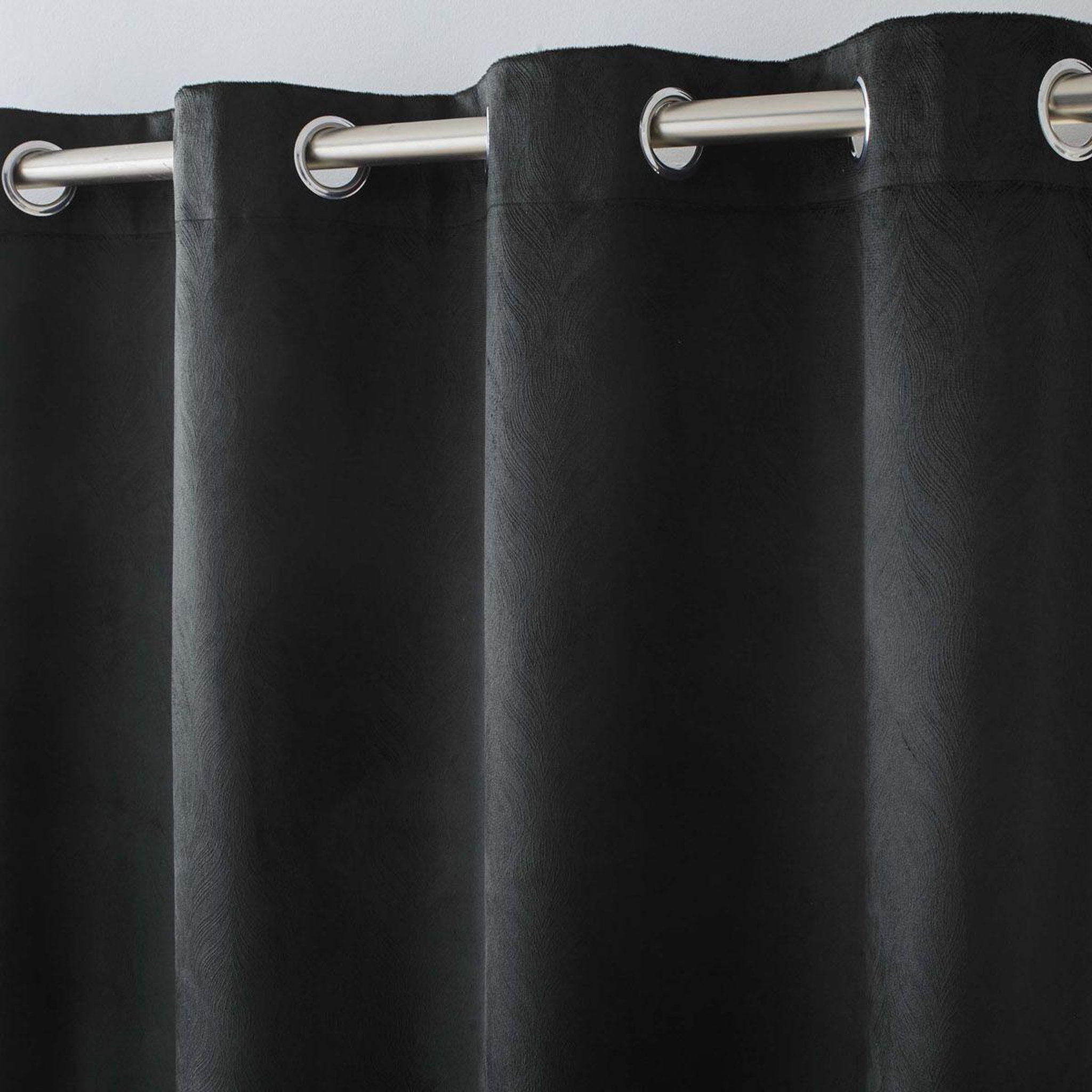 Voir la diapositive 2 : Douceur d'Intérieur Rideau occultant velours  shadow  140x260cm noir