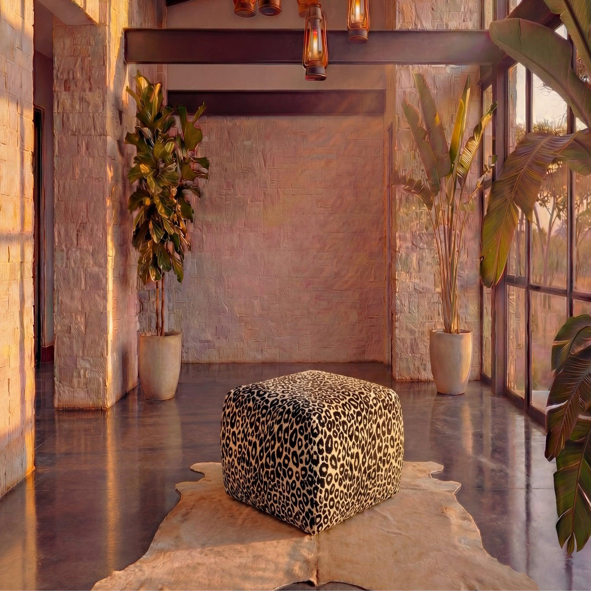 Voir la diapositive 2 : CASANOVA PARIS Elio - pouf en tissu imprimé animalier beige 74x74x41
