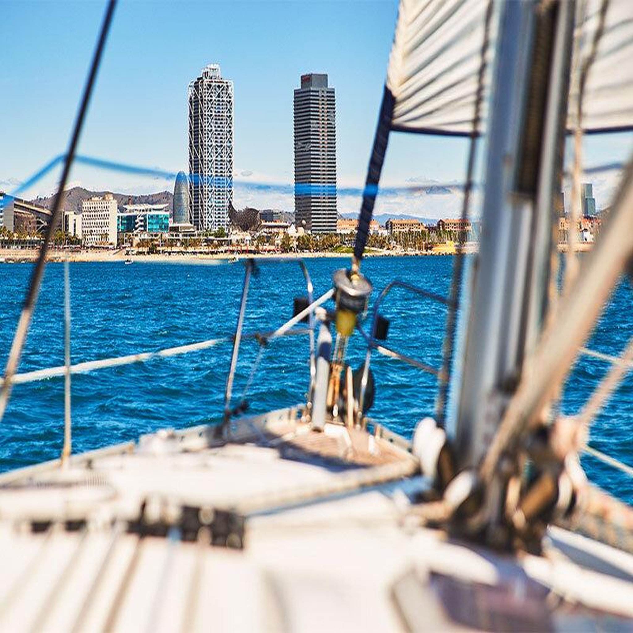 Voir la diapositive 3 : Smartbox Séjour de 3 jours à barcelone avec croisière au coucher du soleil en catamaran - coffret cadeau multi-thèmes