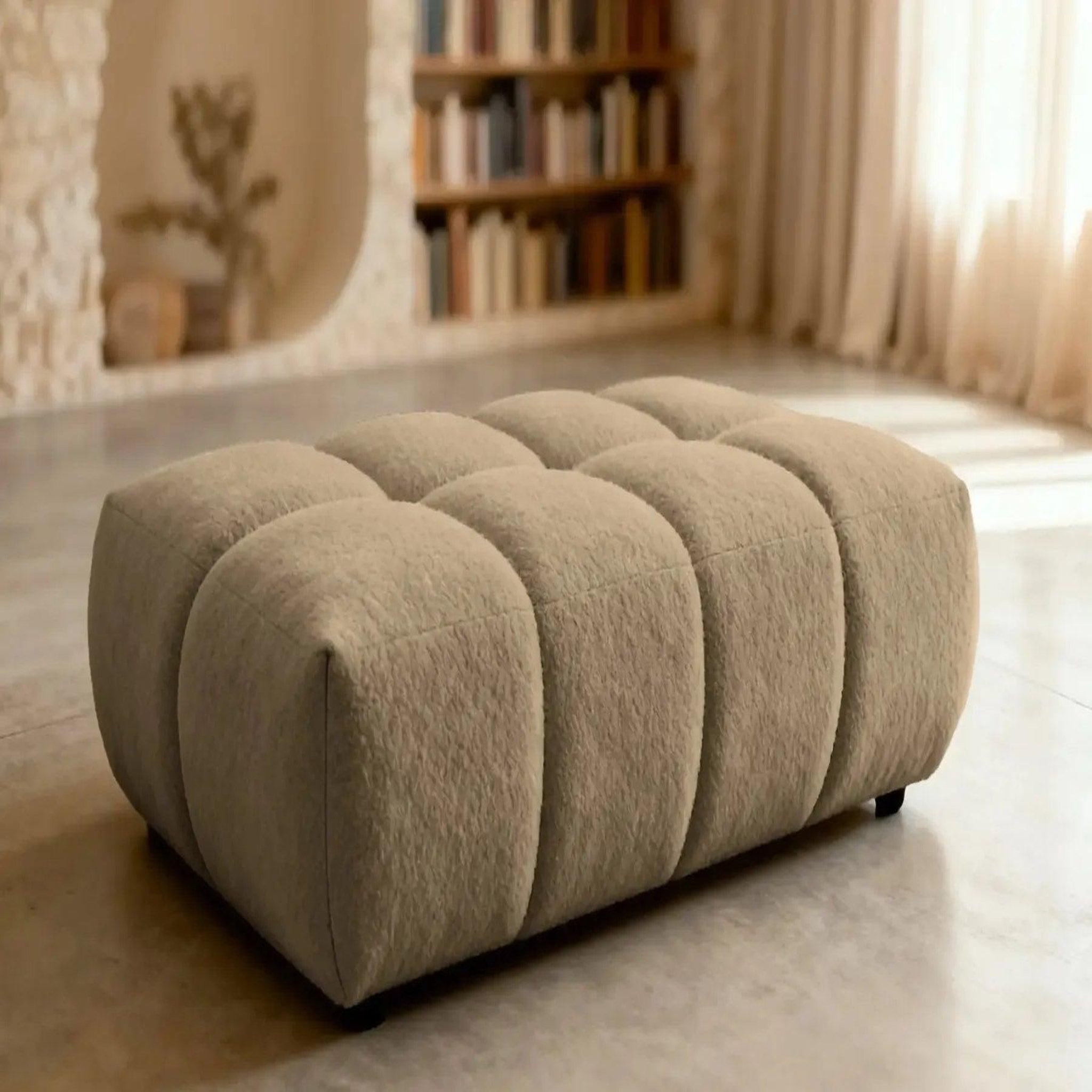 Voir la diapositive 4 : CASANOVA PARIS Alexia - pouf tissu bouclette