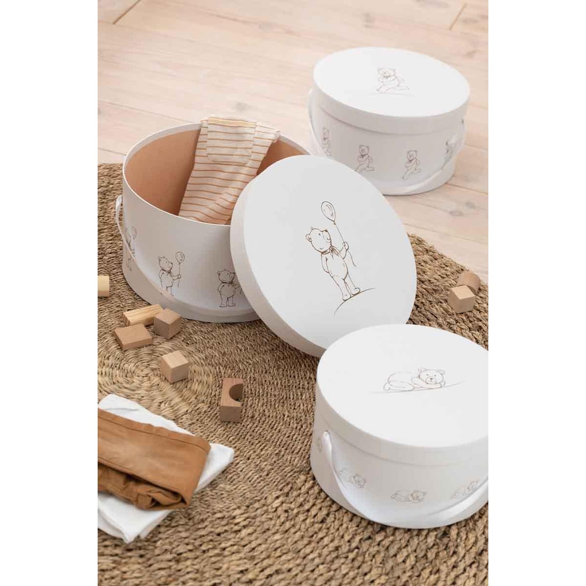 Voir la diapositive 4 : J-LINE Lot de 3 Boîtes Déco Enfant  Ourson  32cm Blanc