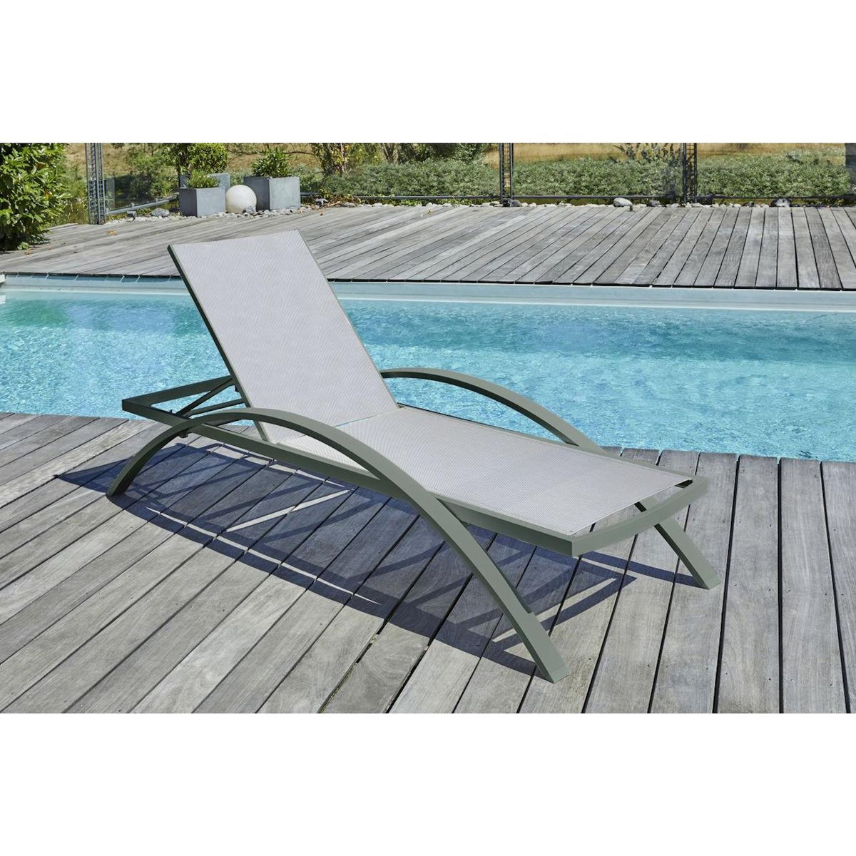 Paris Prix Lot de 2 Bains de Soleil Empilables  Barcelona  195cm Kaki