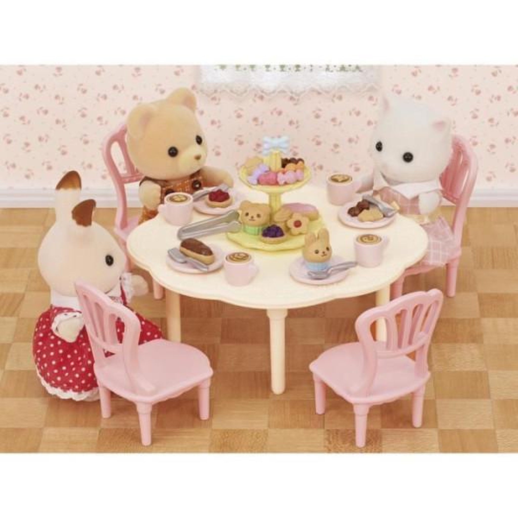 Voir la diapositive 2 : Sylvanian Families La table du goûter - SYLVANIAN FAMILIES - 5742 - Set de table avec chaises, vaisselle et pâtisseries