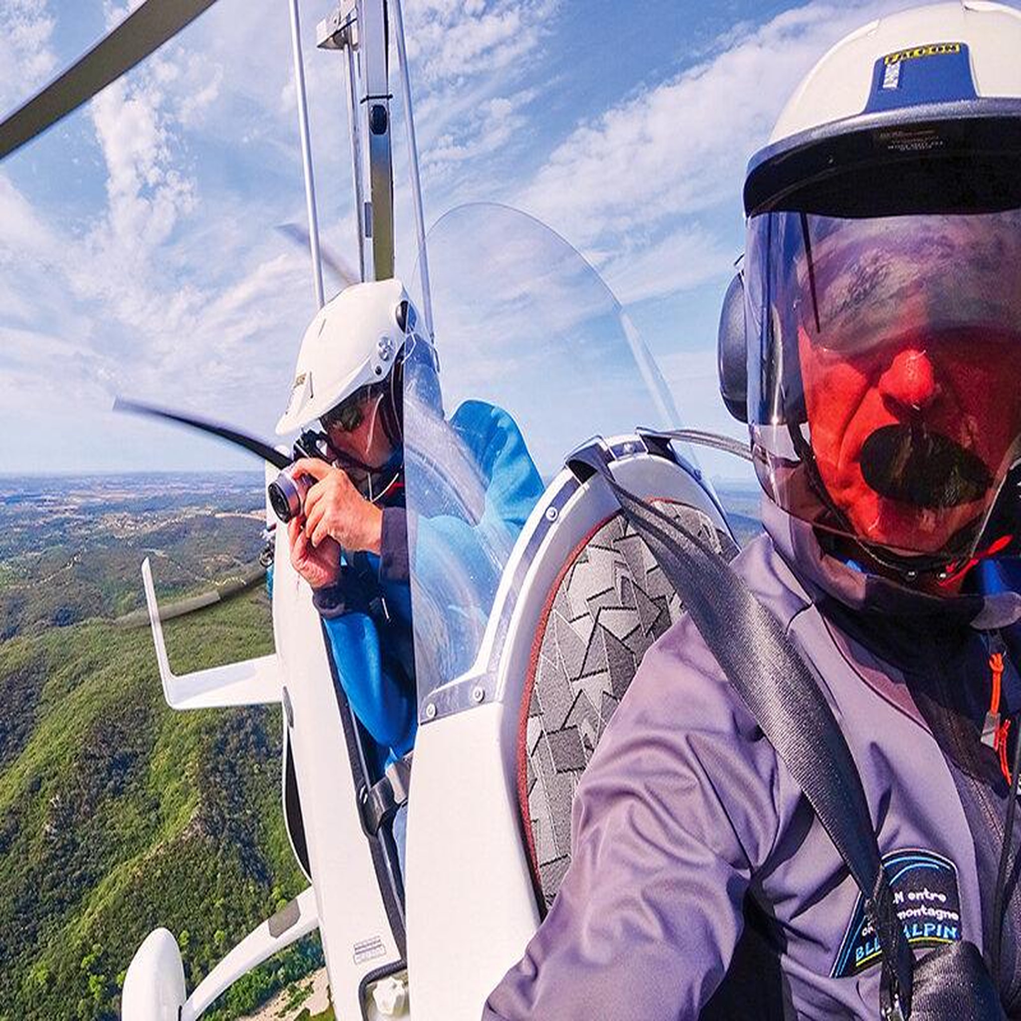 Voir la diapositive 4 : Smartbox Baptême de l'air en ULM de 30 minutes sur le circuit Pont du Gard et Gorges du Gardon - Coffret Cadeau Sport & Aventure