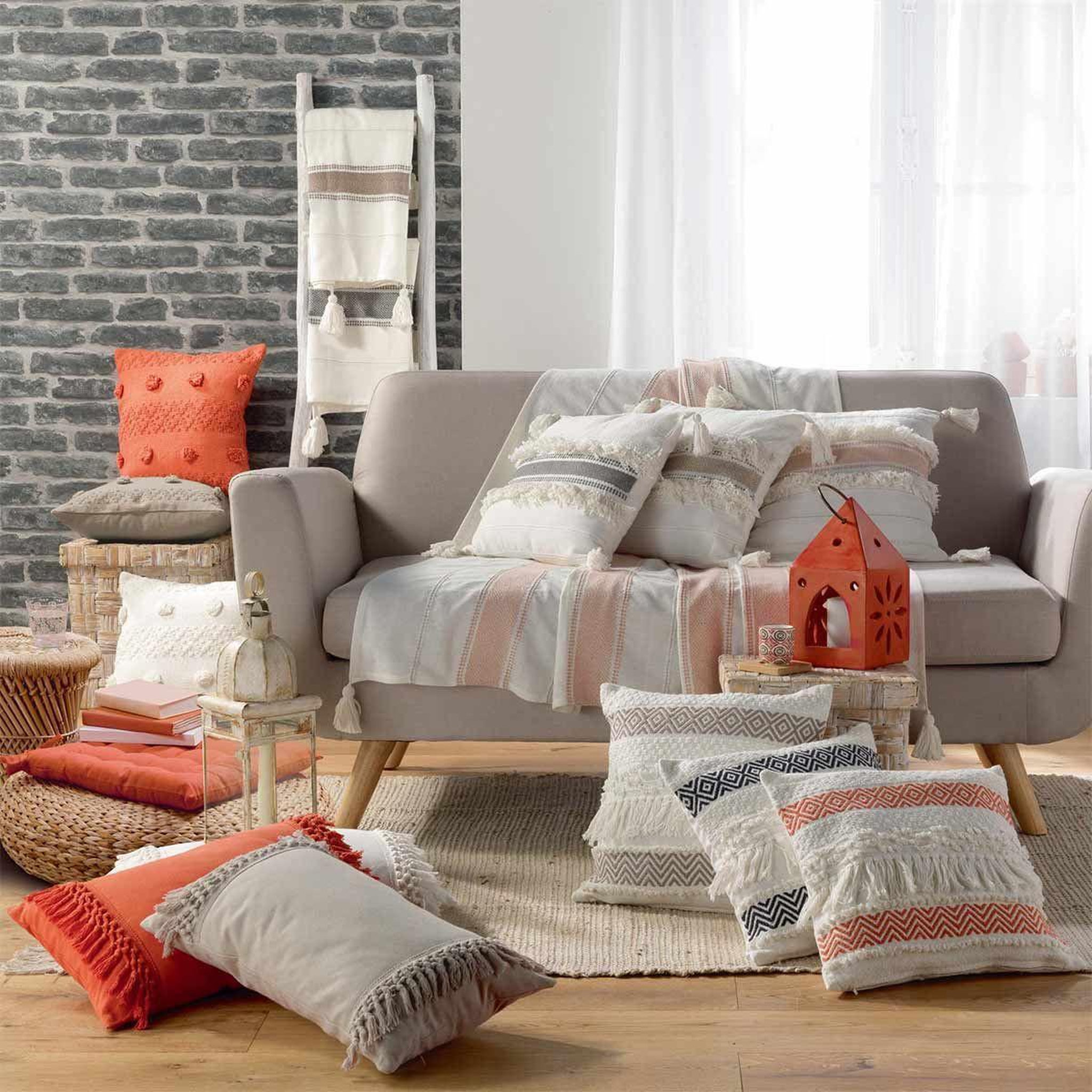 Voir la diapositive 4 : Douceur d'Intérieur Coussin déco à franges  zya  40x40cm noir