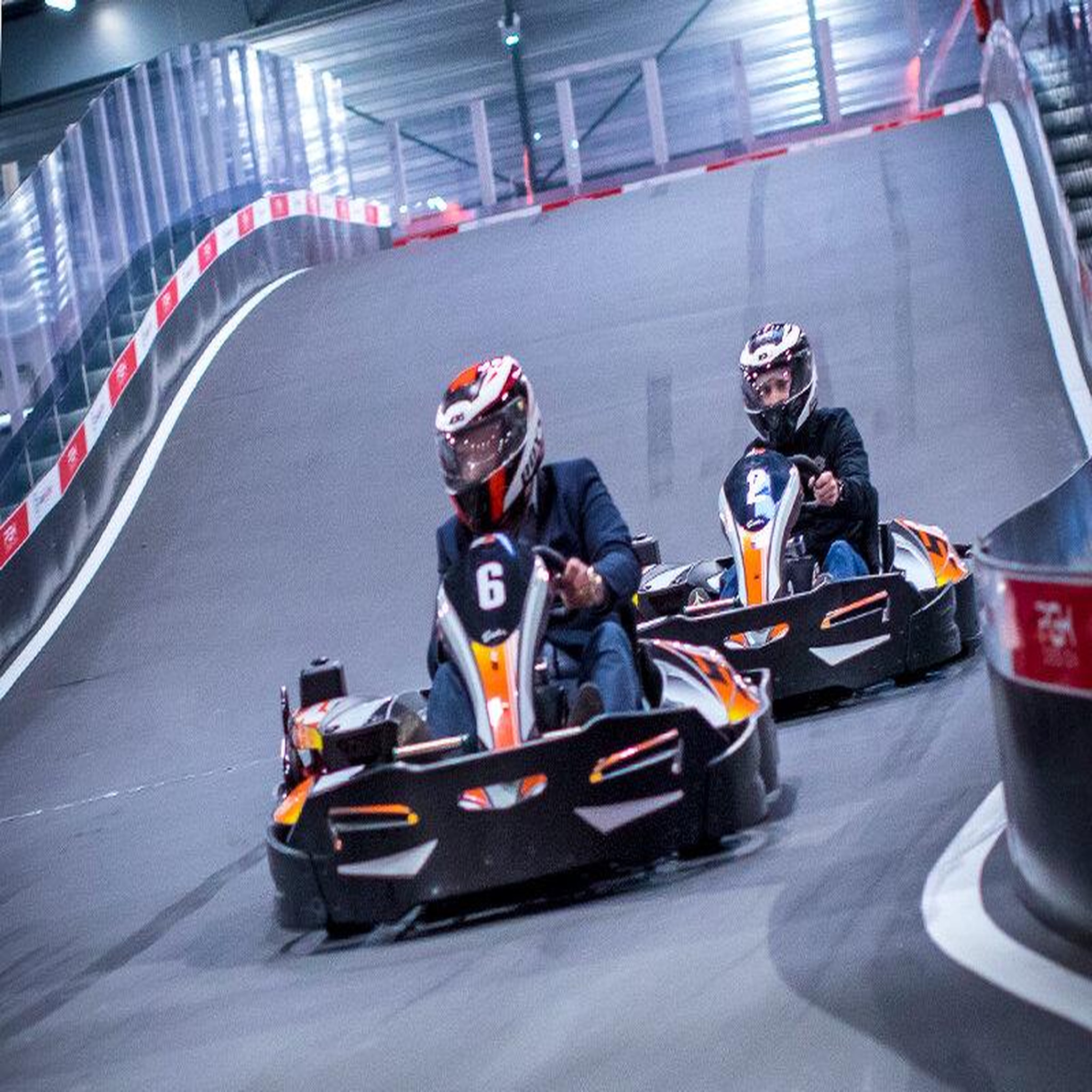 Voir la diapositive 5 : Smartbox 4 sessions de karting pour participer au red bull kart fight - coffret cadeau sport & aventure
