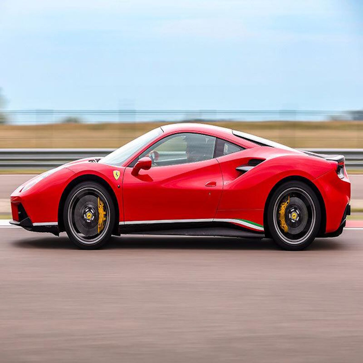 Smartbox Stage de pilotage multivolant : 2 tours en Lamborghini Gallardo et 2 tours en Ferrari 488 sur le circuit de La Ferté-Gaucher - Coffret Cadeau Sport & Aventure