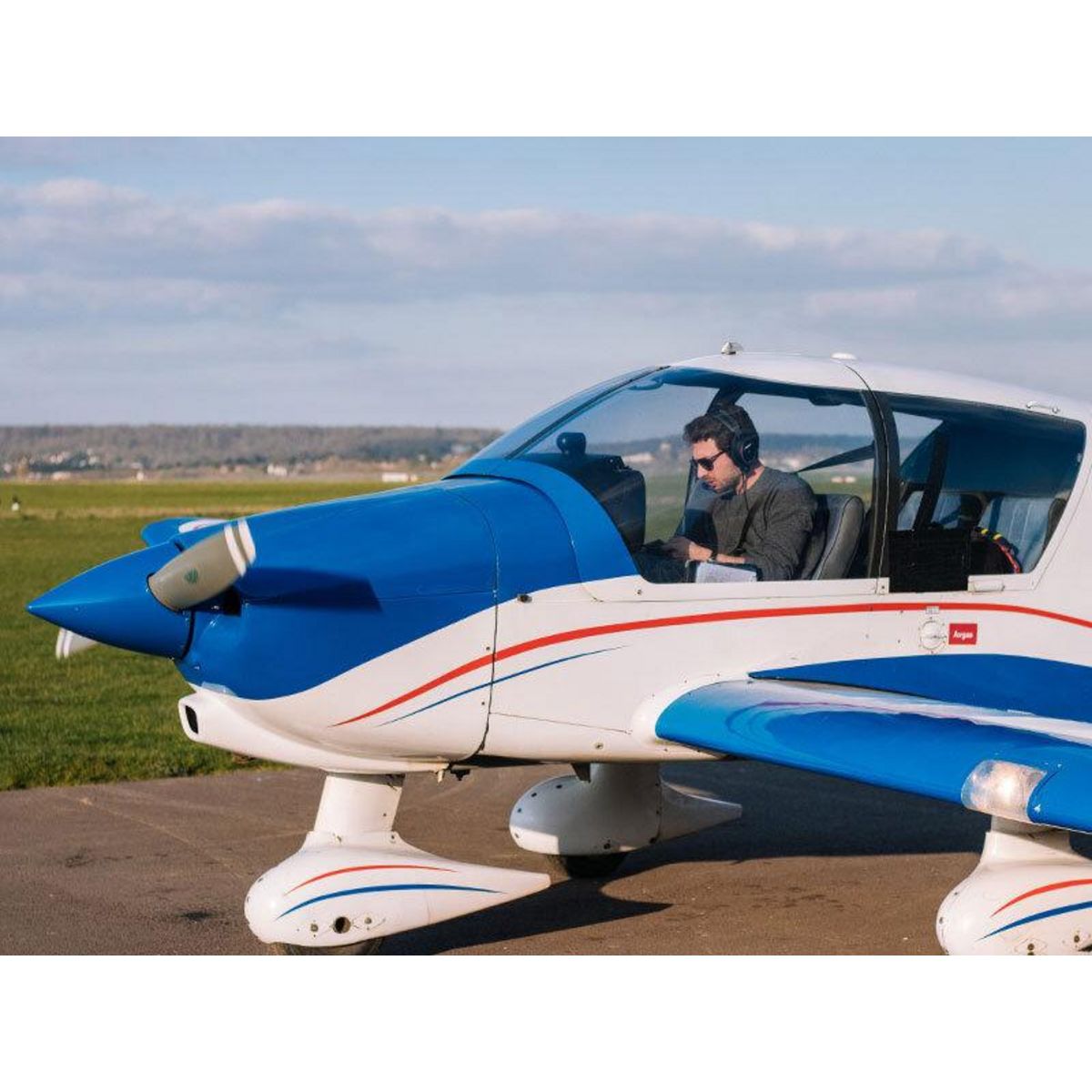 Smartbox 1h de survol des châteaux de la région parisienne en famille - Coffret Cadeau Sport & Aventure