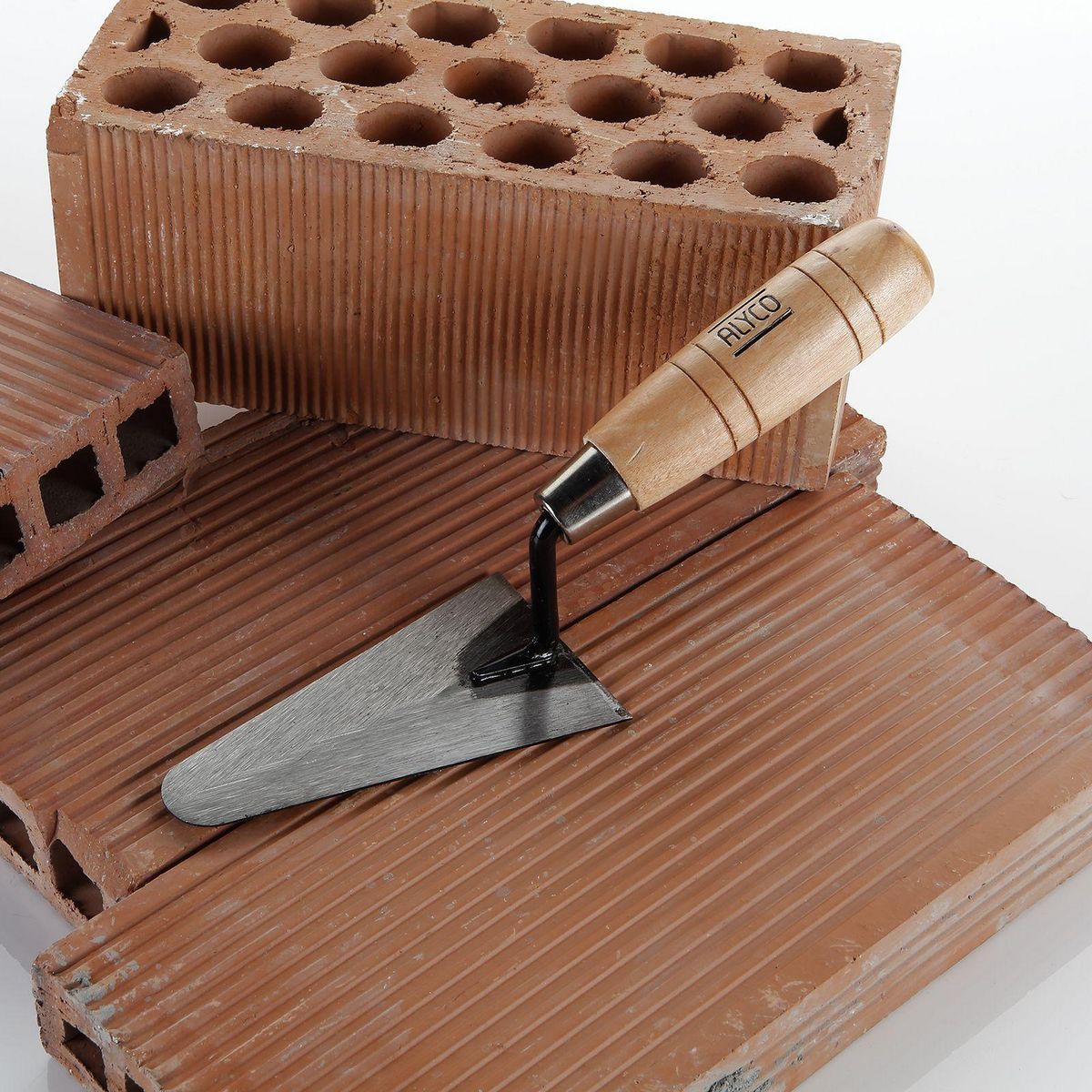 ALYCO Truelle pointe ronde manche en bois  125 x 70 mm