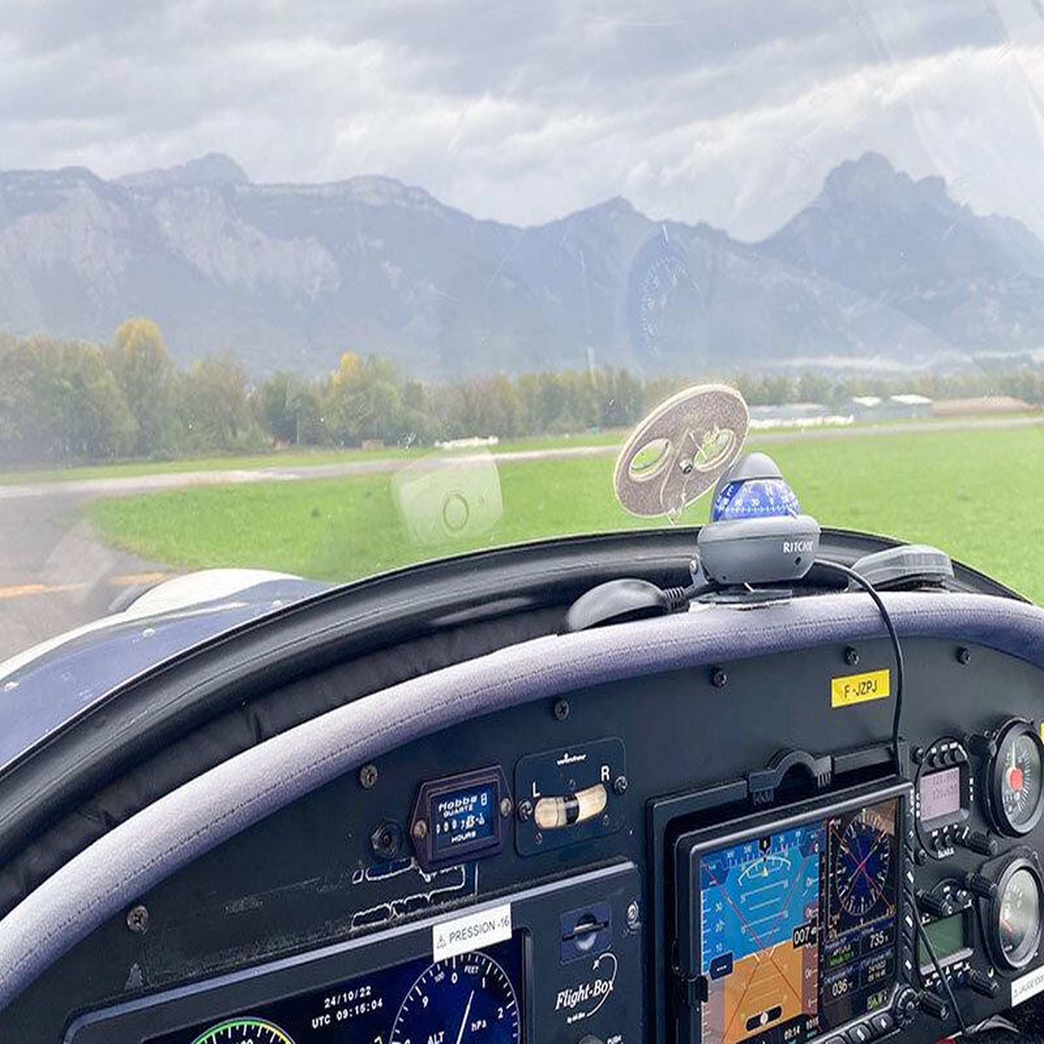 Voir la diapositive 3 : Smartbox Initiation au pilotage d'ulm de 40 min avec cours théorique au-dessus du massif du vercors - coffret cadeau sport & aventure