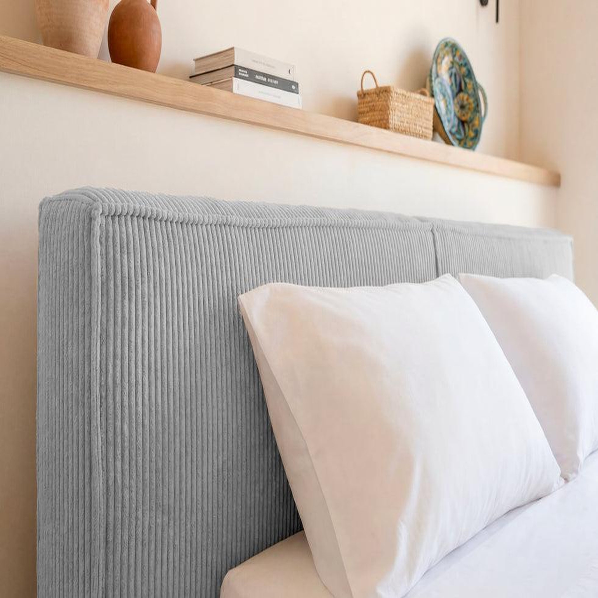 Voir la diapositive 3 : CASANOVA PARIS NOTO - Lit coffre petit velours côtelé Gris clair
