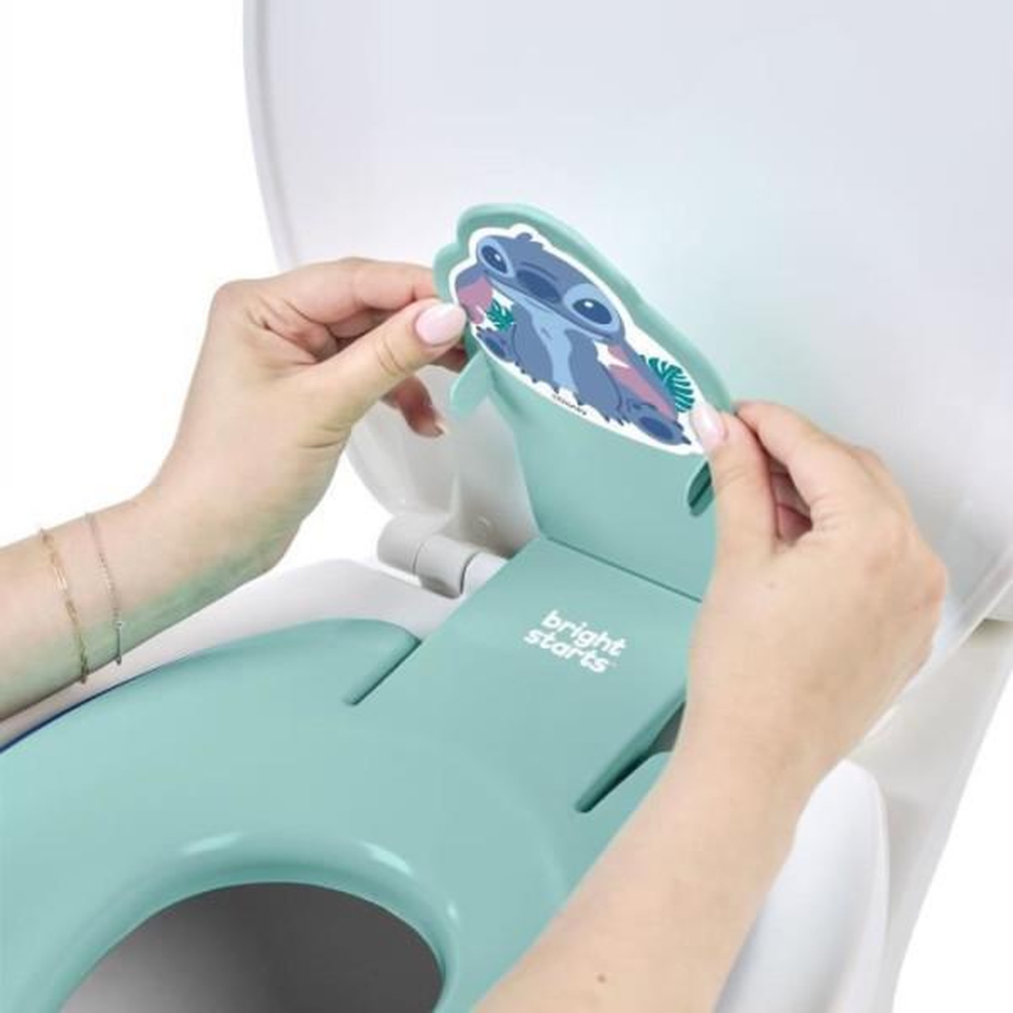 Voir la diapositive 2 : Bright Starts DISNEY BABY - STITCH - Réducteur de lunette de toilette enfant universel adhésif?, Installation rapide