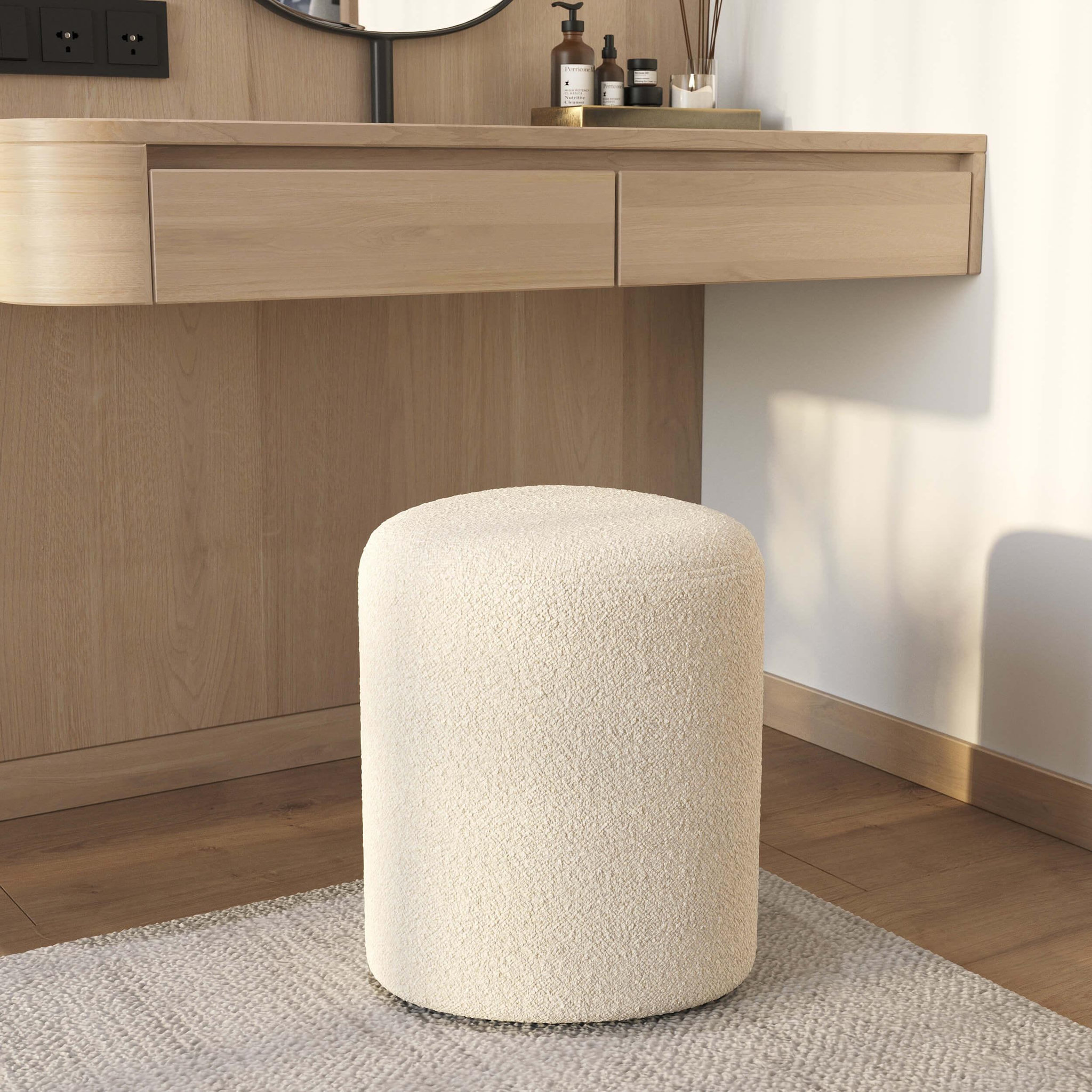 Voir la diapositive 2 : MAISON PAVANE Pouf triangulaire en tissu bouclé beige-emmy