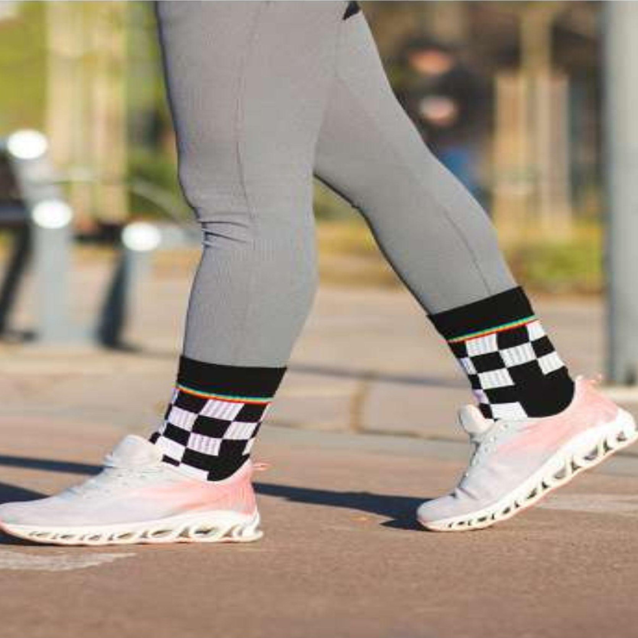 Voir la diapositive 3 : TRY TO FLY Chaussettes active life style - noir & blanc, style rétro