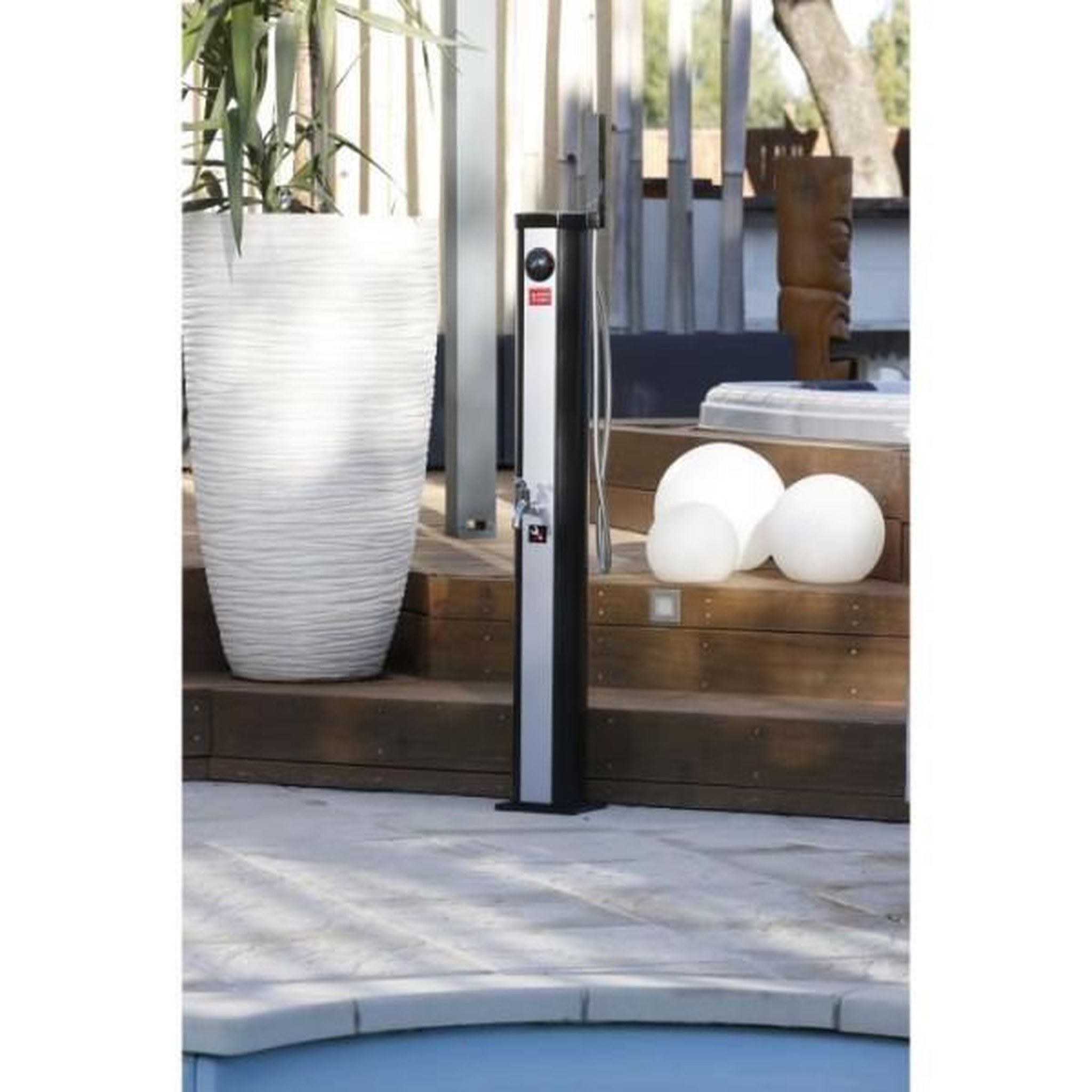 Voir la diapositive 5 : Ubbink Douche solaire d'extérieur Ubbink Solaris ELITE - Réservoir 18L - Mitigeur et douchette - Ø15 x H118 cm