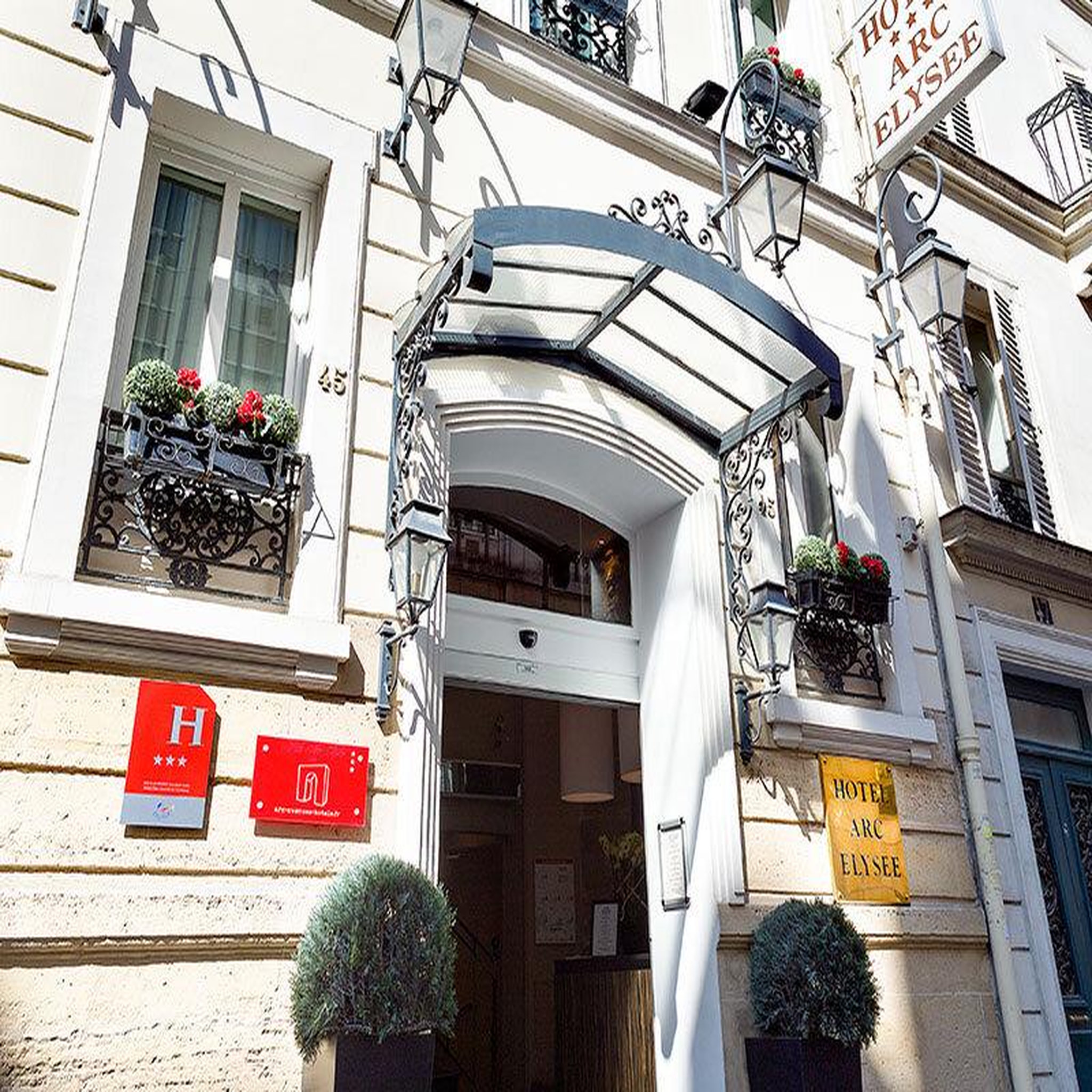 Voir la diapositive 4 : Smartbox Séjour de 2 jours dans un hôtel près des champs-élysées à paris - coffret cadeau séjour