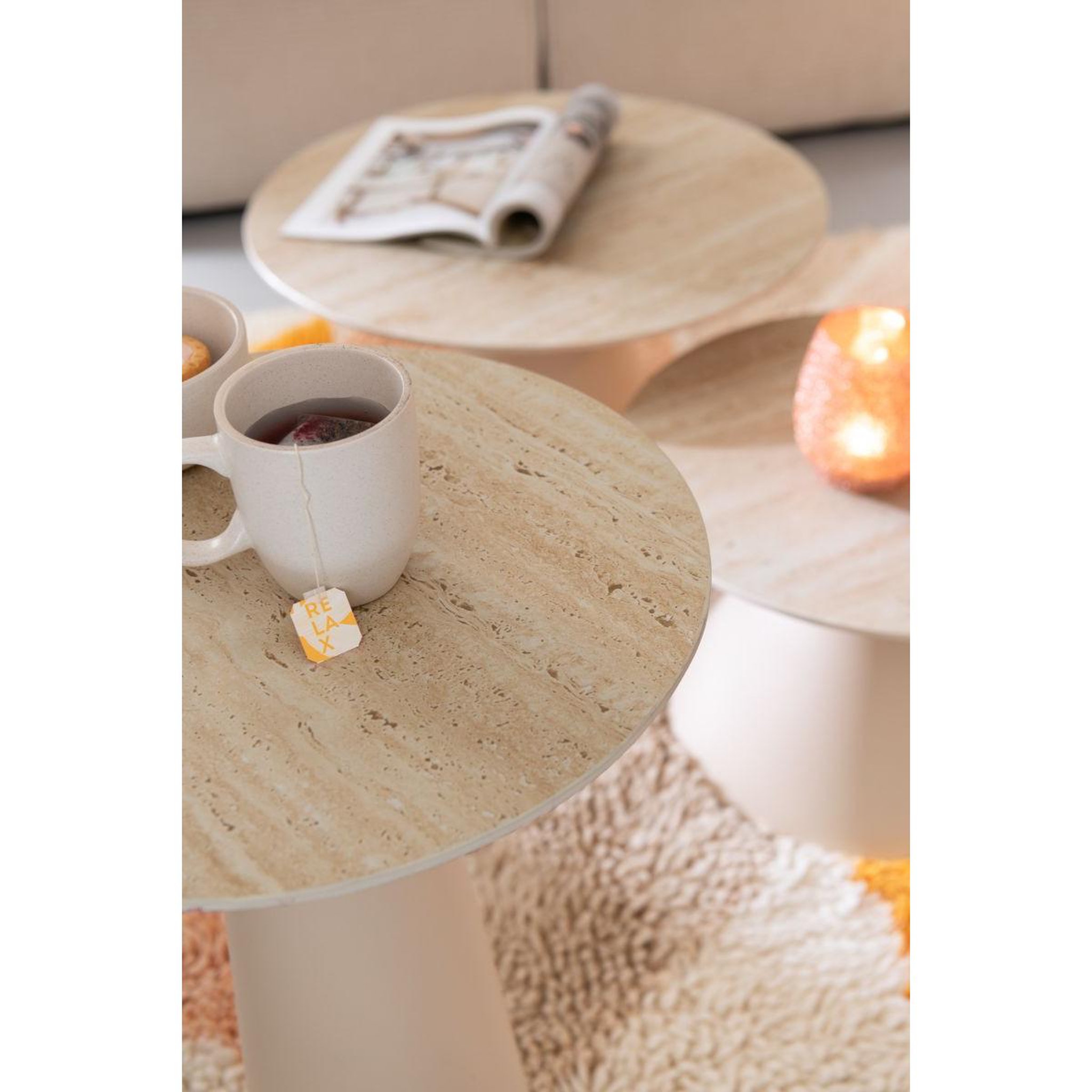 Voir la diapositive 6 : J-LINE Table d'appoint en métal  cône  63cm beige