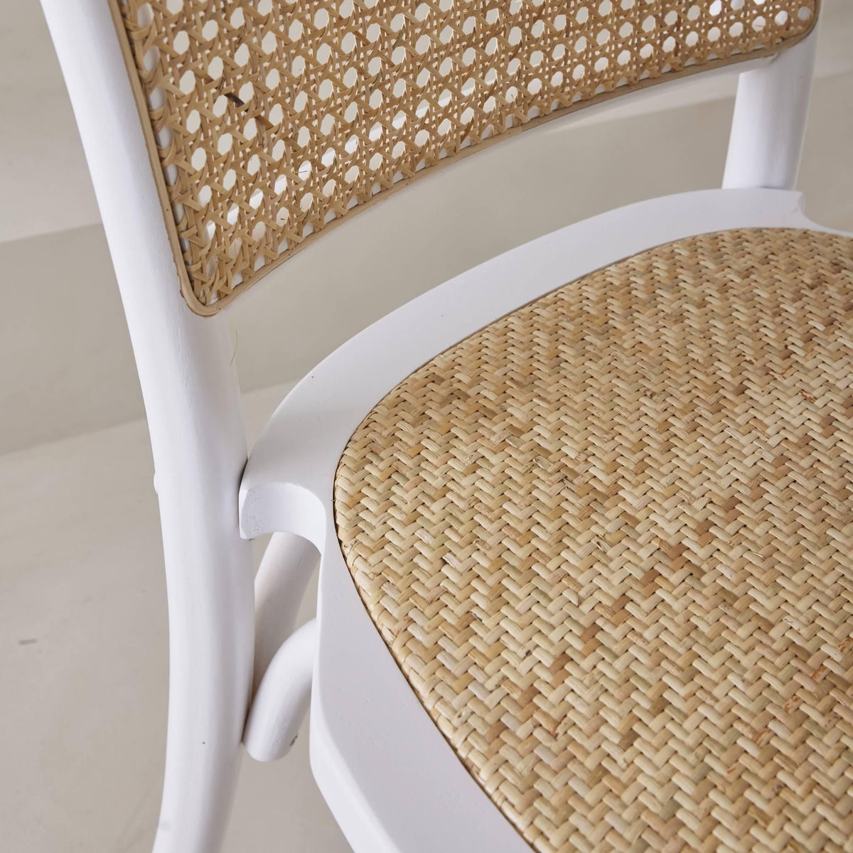 SWEEEK Lot de deux chaises vintage blanches en bois avec assise et dossier en rotin