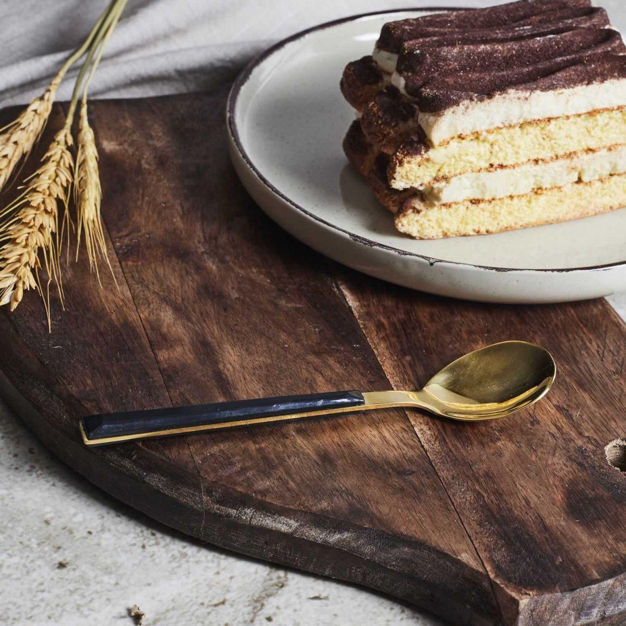 Voir la diapositive 2 : The Home Deco Factory Lot de 4 Cuillères à Dessert en Inox  Charlotte  15cm Noir & Or