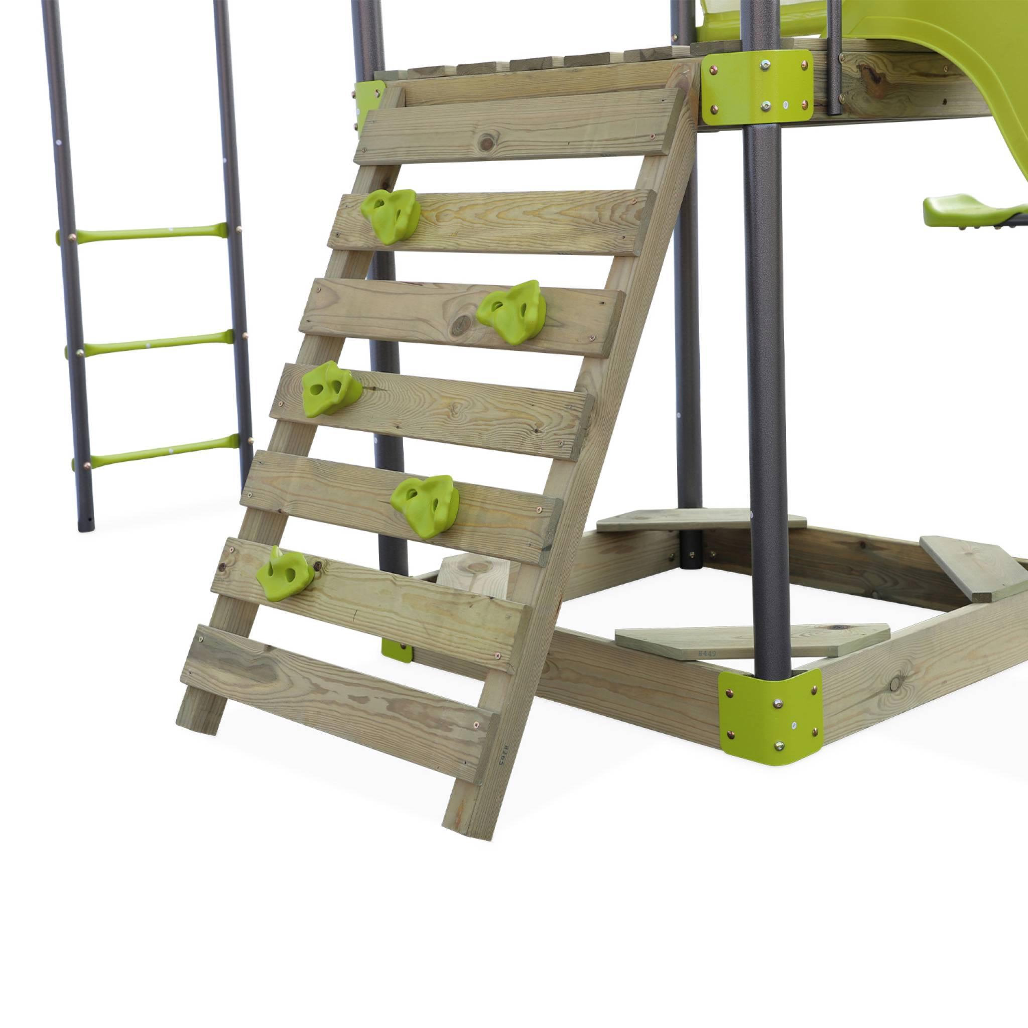 Voir la diapositive 6 : SWEEEK Aire de jeux pour enfants verte acier et bois. toboggan. bac à sable. mur d'escalade. trébuchet. plateforme cabane GALERNE