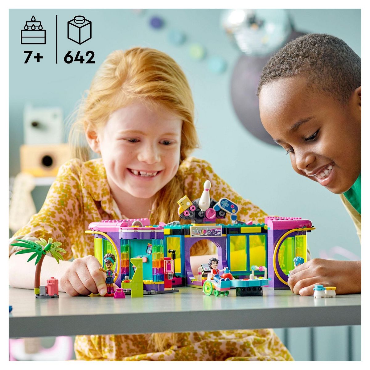 LEGO Friends 41708 La Salle d&rsquo;Arcade Roller Disco, Jouet, Mini-poupées, Enfants de 7 Ans