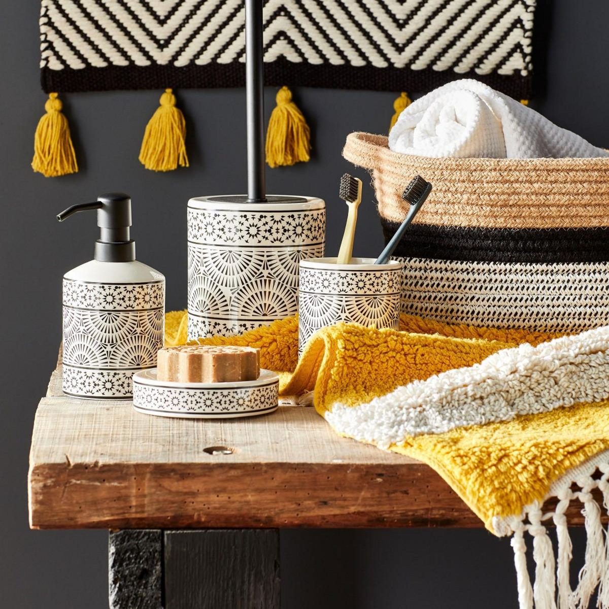 GUY LEVASSEUR Distributeur de savon ethnique en porcelaine TRIBU