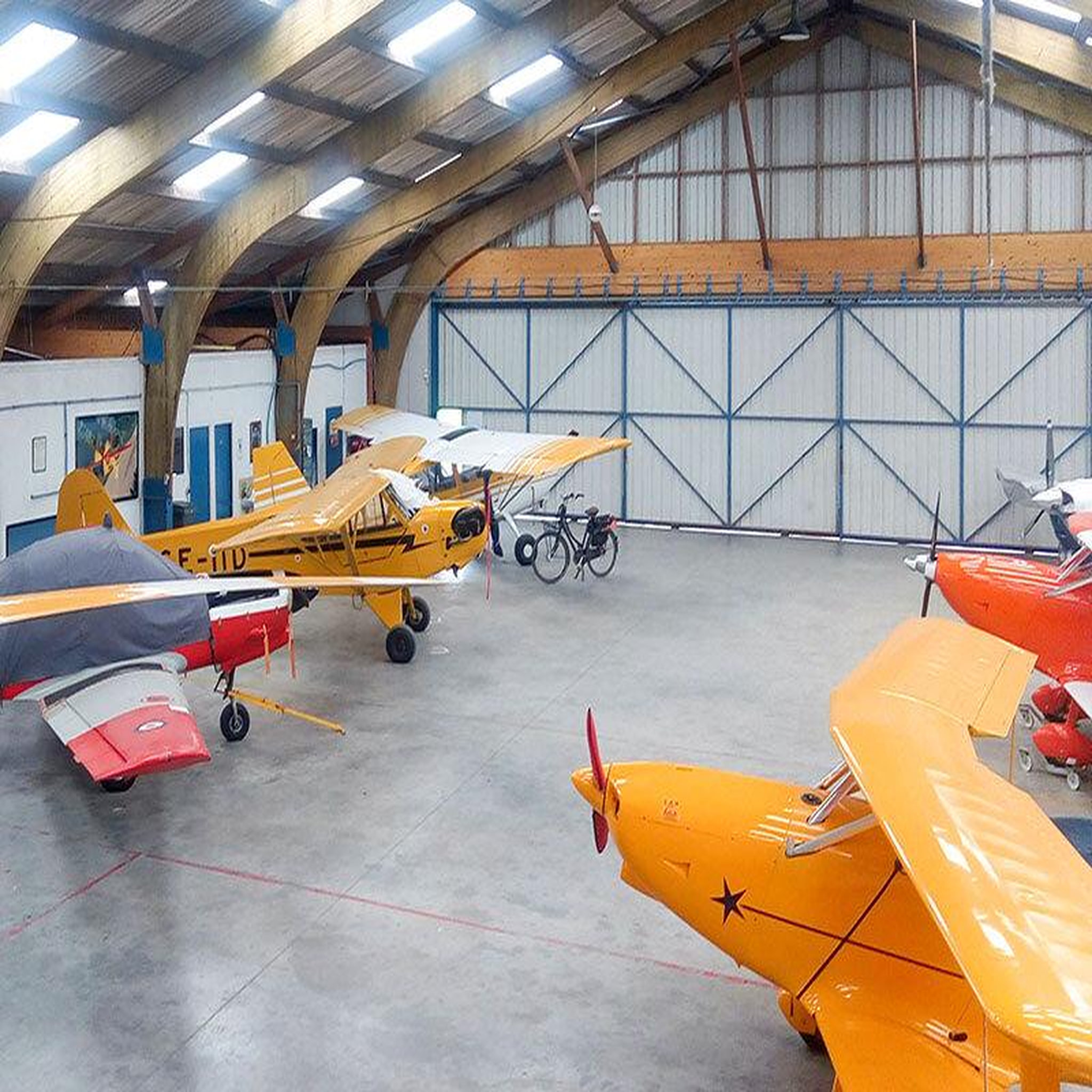 Voir la diapositive 4 : Smartbox Les falaises d'étretat vues du ciel : vol de 30 min en avion cessna 172 pour 1 à 3 personnes - coffret cadeau sport & aventure