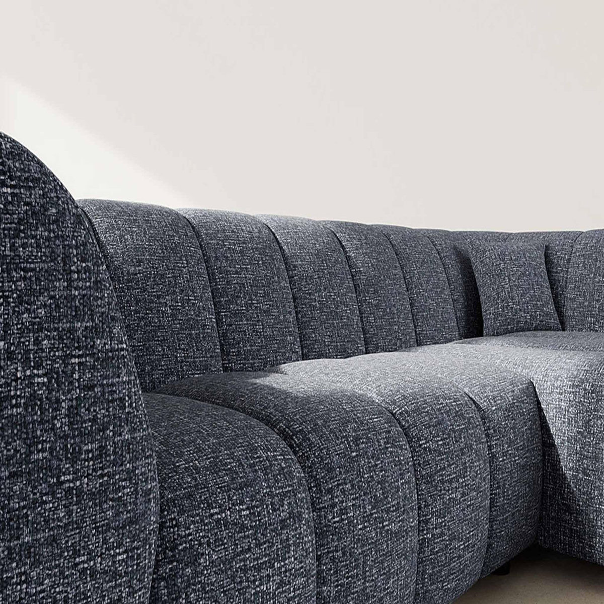 LISA DESIGN Curtis - canapé d'angle droit 4 places avec accoudoir en tissu texturé