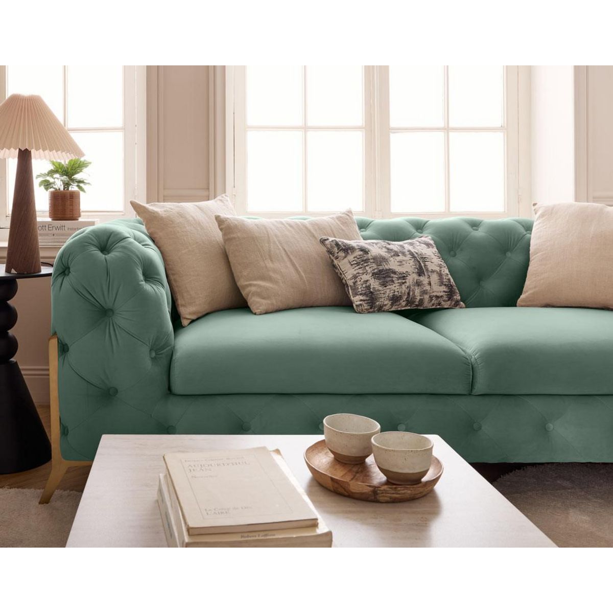 LISA DESIGN Camden - canapé 3 places chesterfield en velours - pieds en métal doré