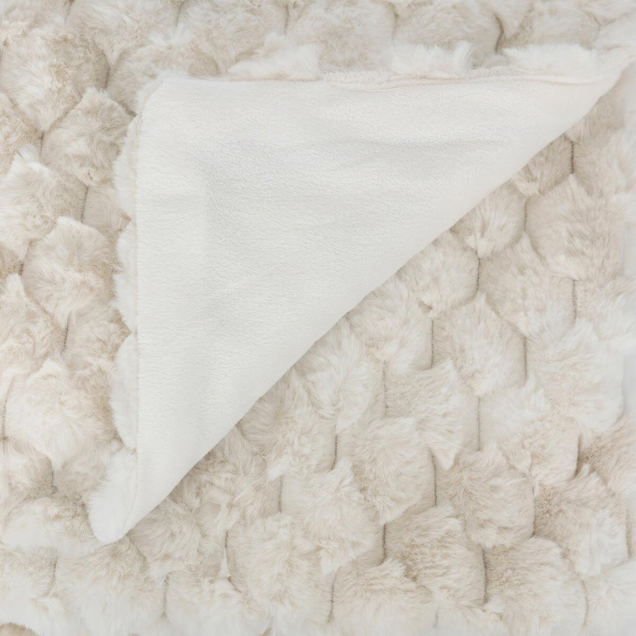 Voir la diapositive 3 : ATMOSPHERA Plaid imitation fourrure  adriel  120x160cm beige