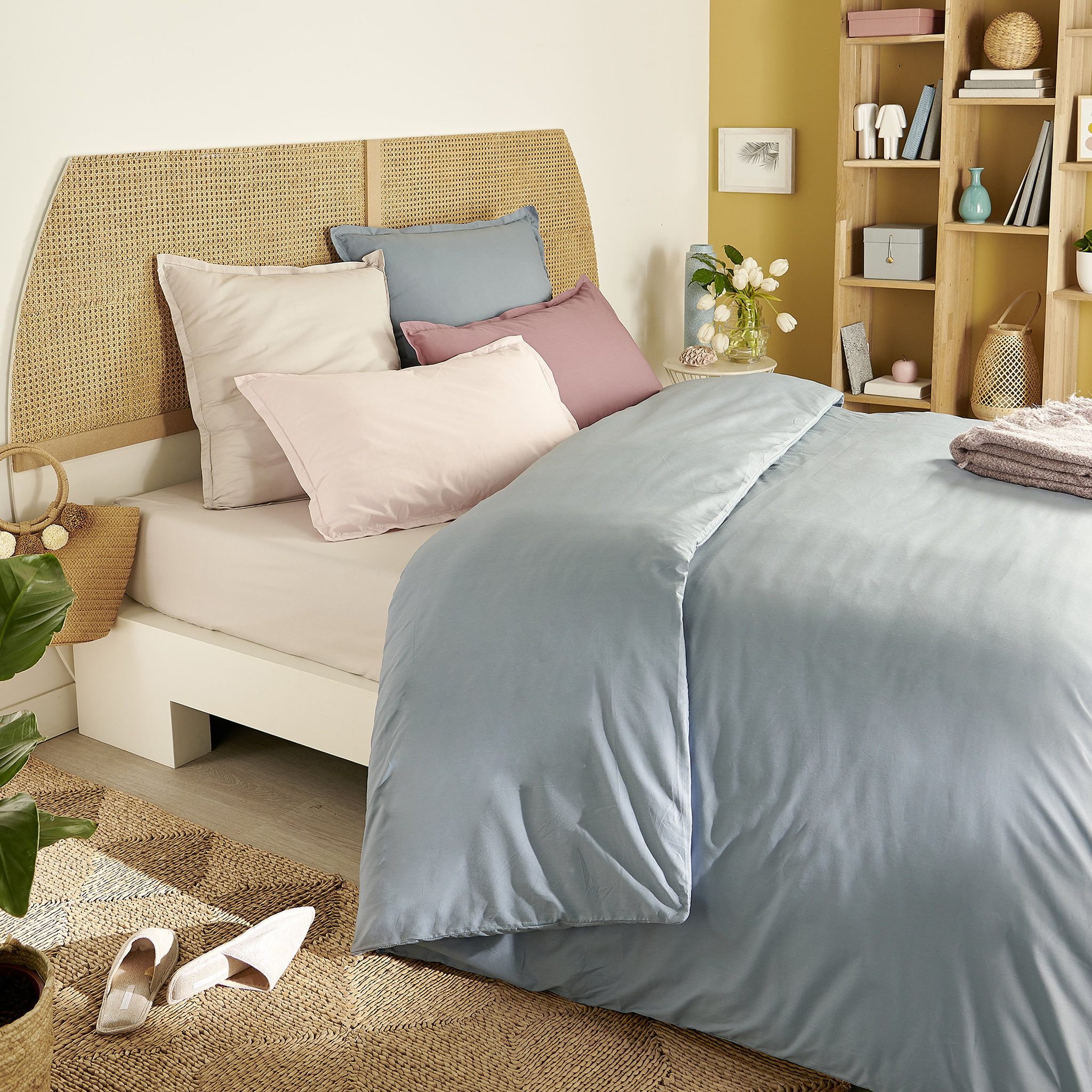 Voir la diapositive 2 : ACTUEL Taie de traversin unie en percale de coton 70 fils - collection permanente