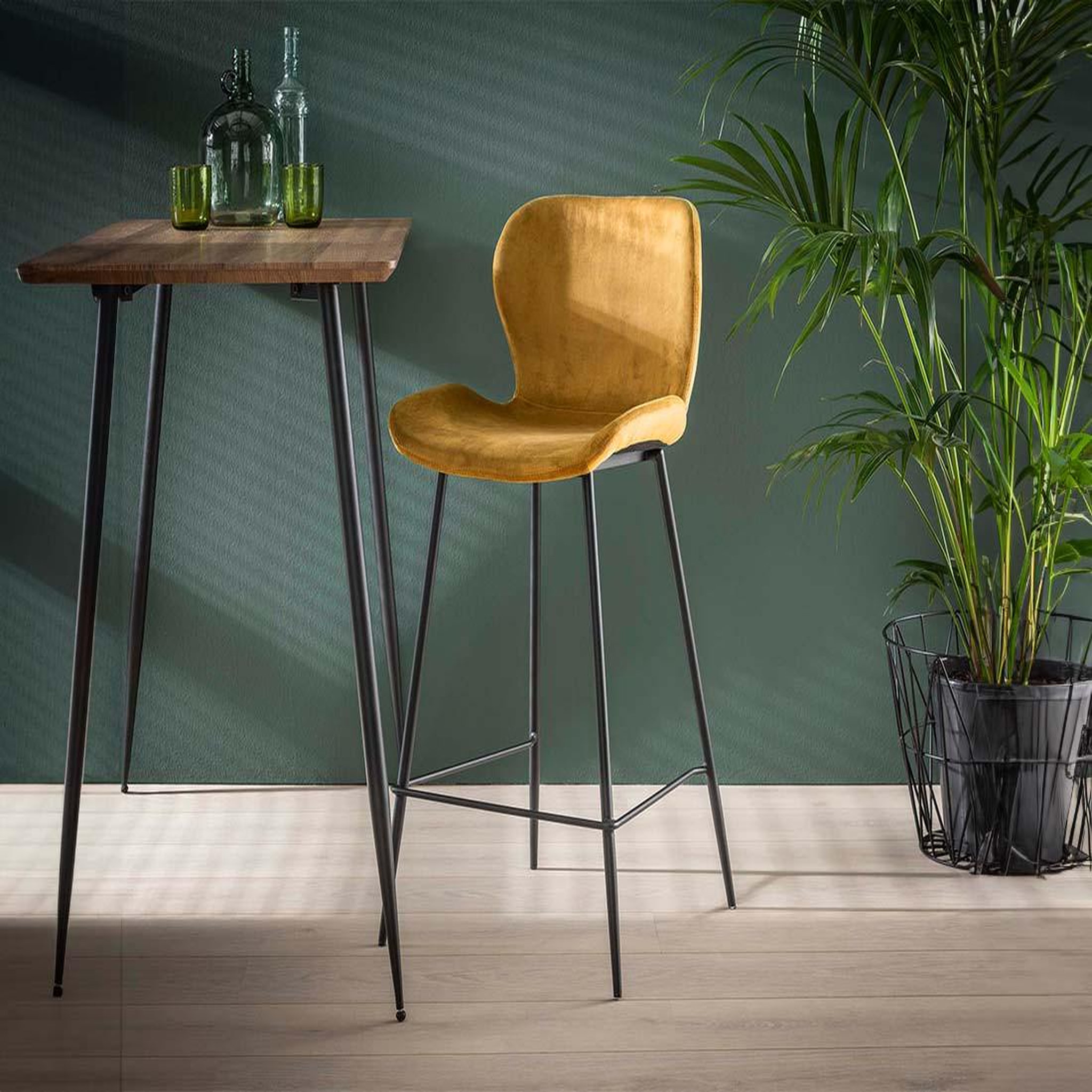 Voir la diapositive 3 : LISA DESIGN Basti - lot de 4 tabourets de bar - en velours doré
