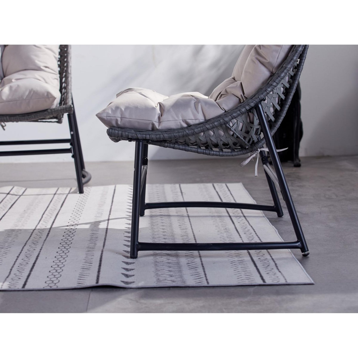 CONCEPT USINE Salon de jardin bas 4 places en résine gris GUAHANA