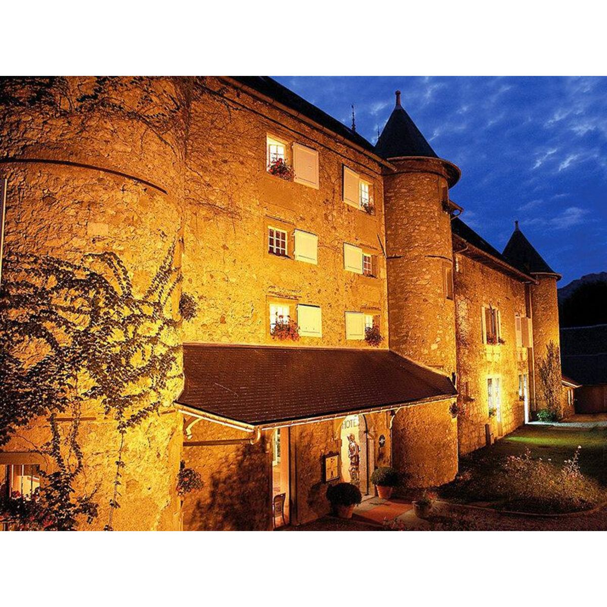 Smartbox 2 jours en suite dans un château aux portes de Chambéry avec dégustation de vins - Coffret Cadeau Séjour