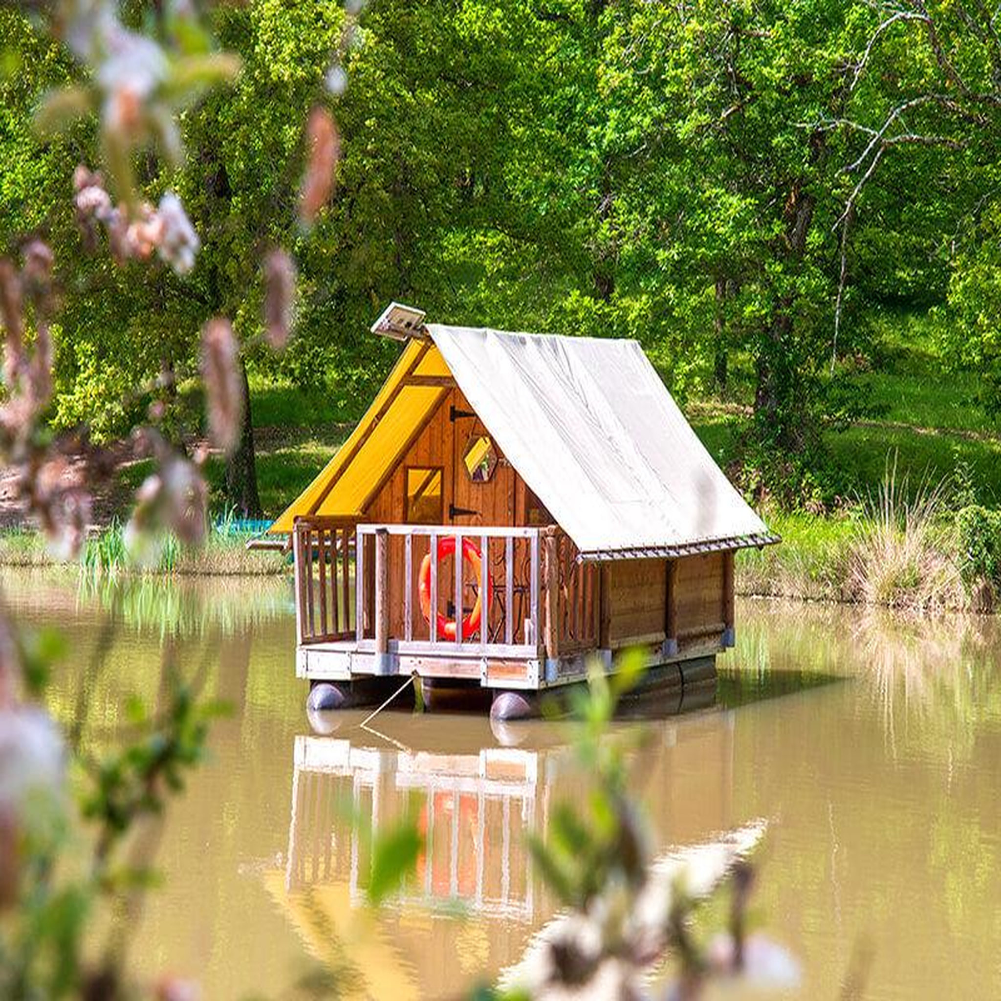 Voir la diapositive 3 : Smartbox Séjour insolite dans une cabane - coffret cadeau séjour