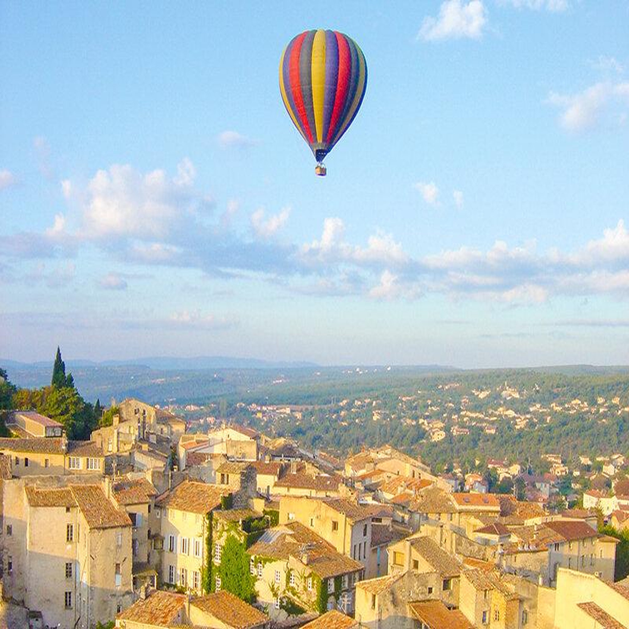 Voir la diapositive 4 : Smartbox Vol en montgolfière et séjour près de forcalquier - coffret cadeau séjour