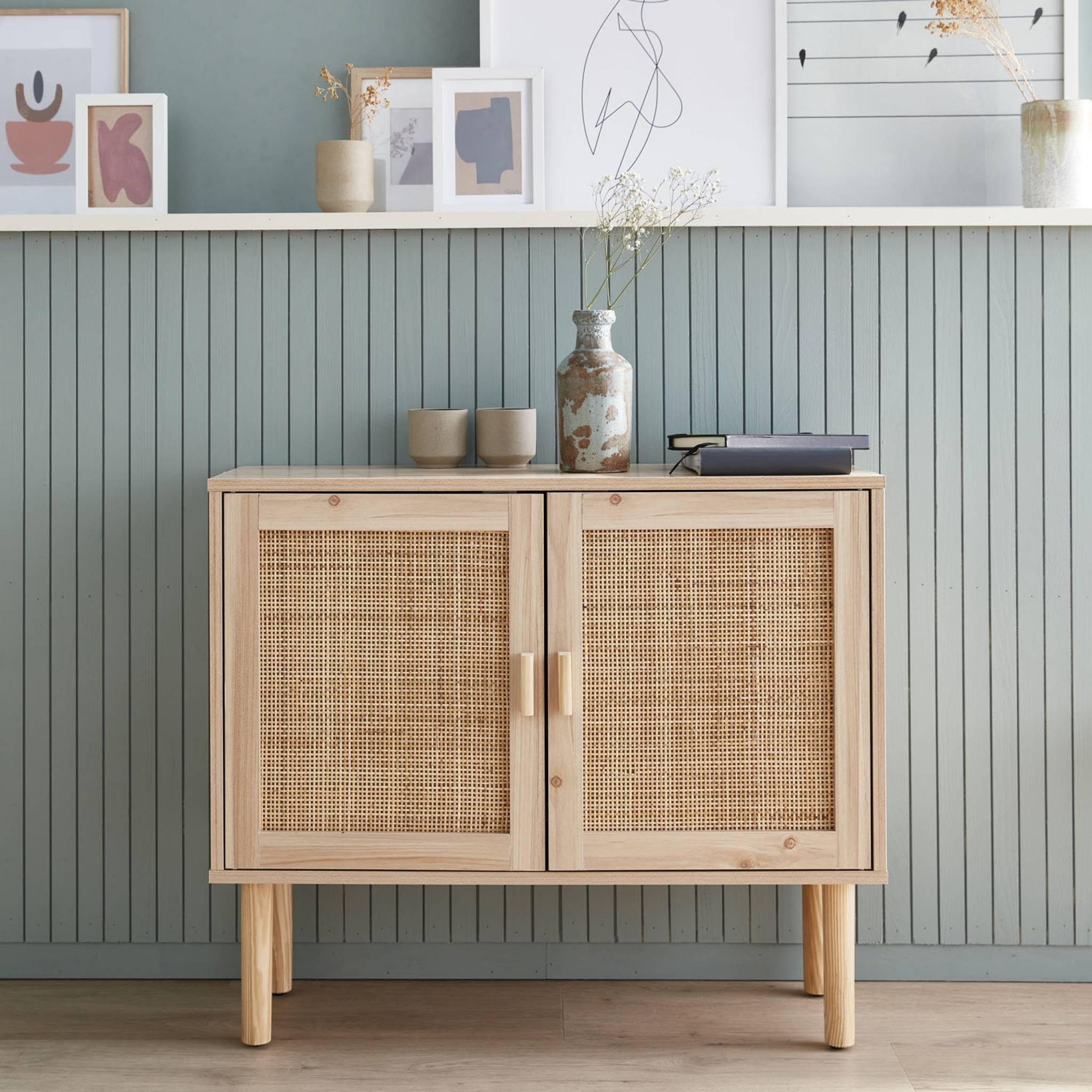 Voir la diapositive 2 : SWEEEK Buffet en décor bois et cannage - Camargue - 2 portes. buffet bas. 80x30x68cm