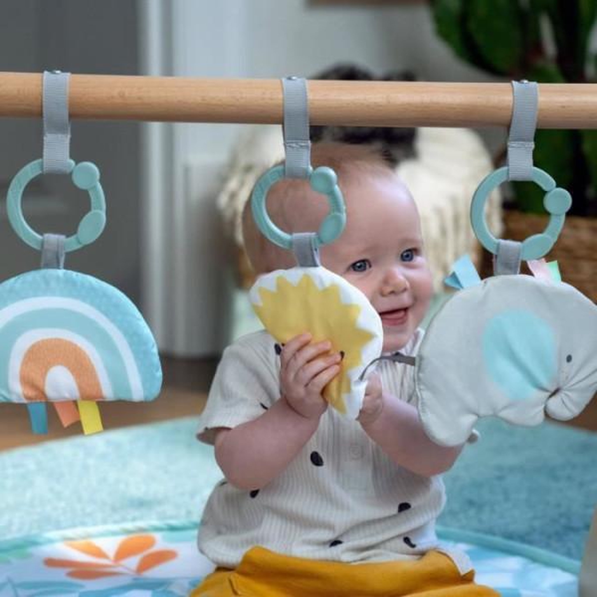 Voir la diapositive 3 : MARKET24 INGENUITY Tapis d'éveil Sun Valley, arche de jeu en bois - 3 jouets amovibles - pliable